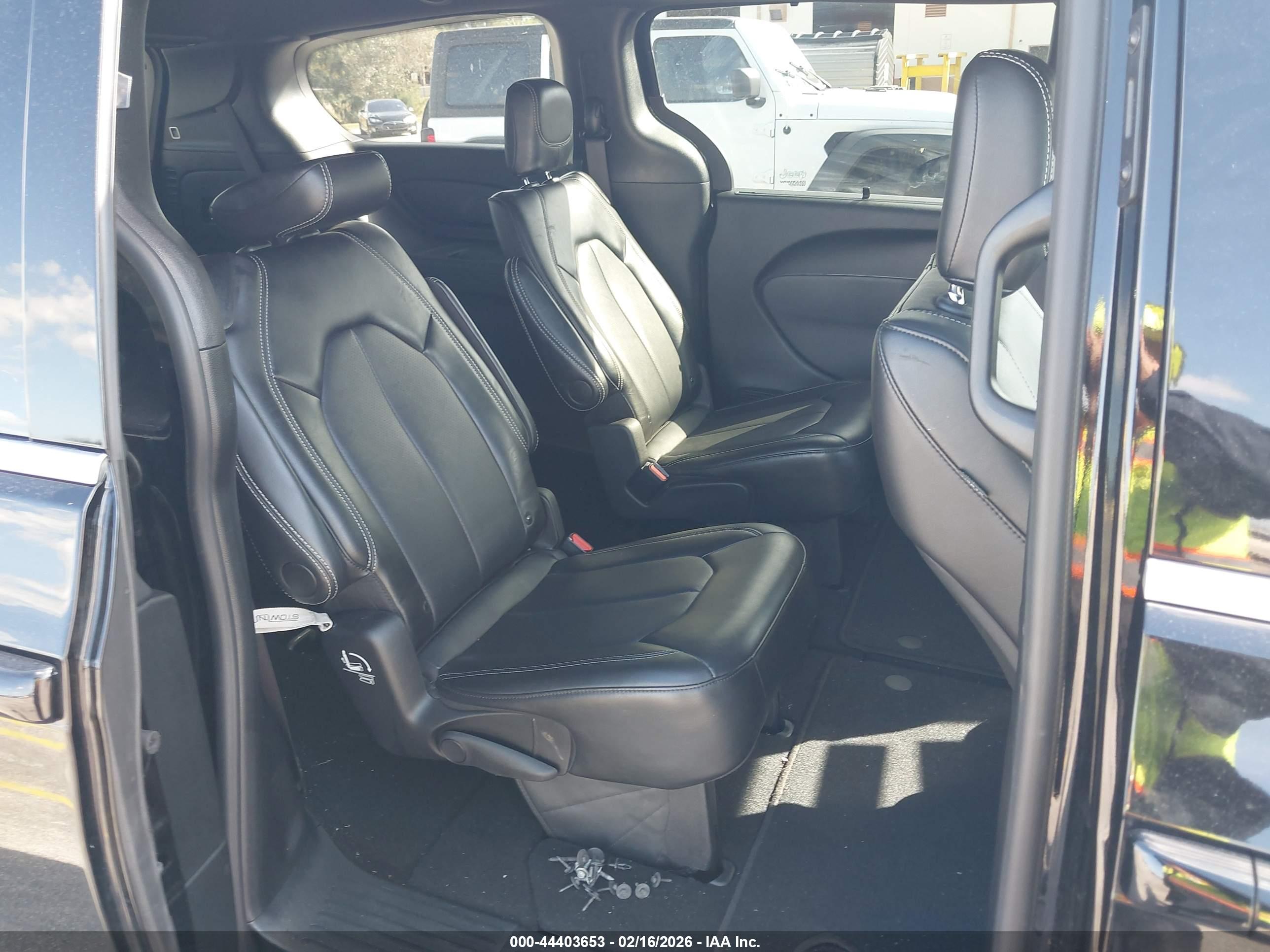 CHRYSLER PACIFICA image 8