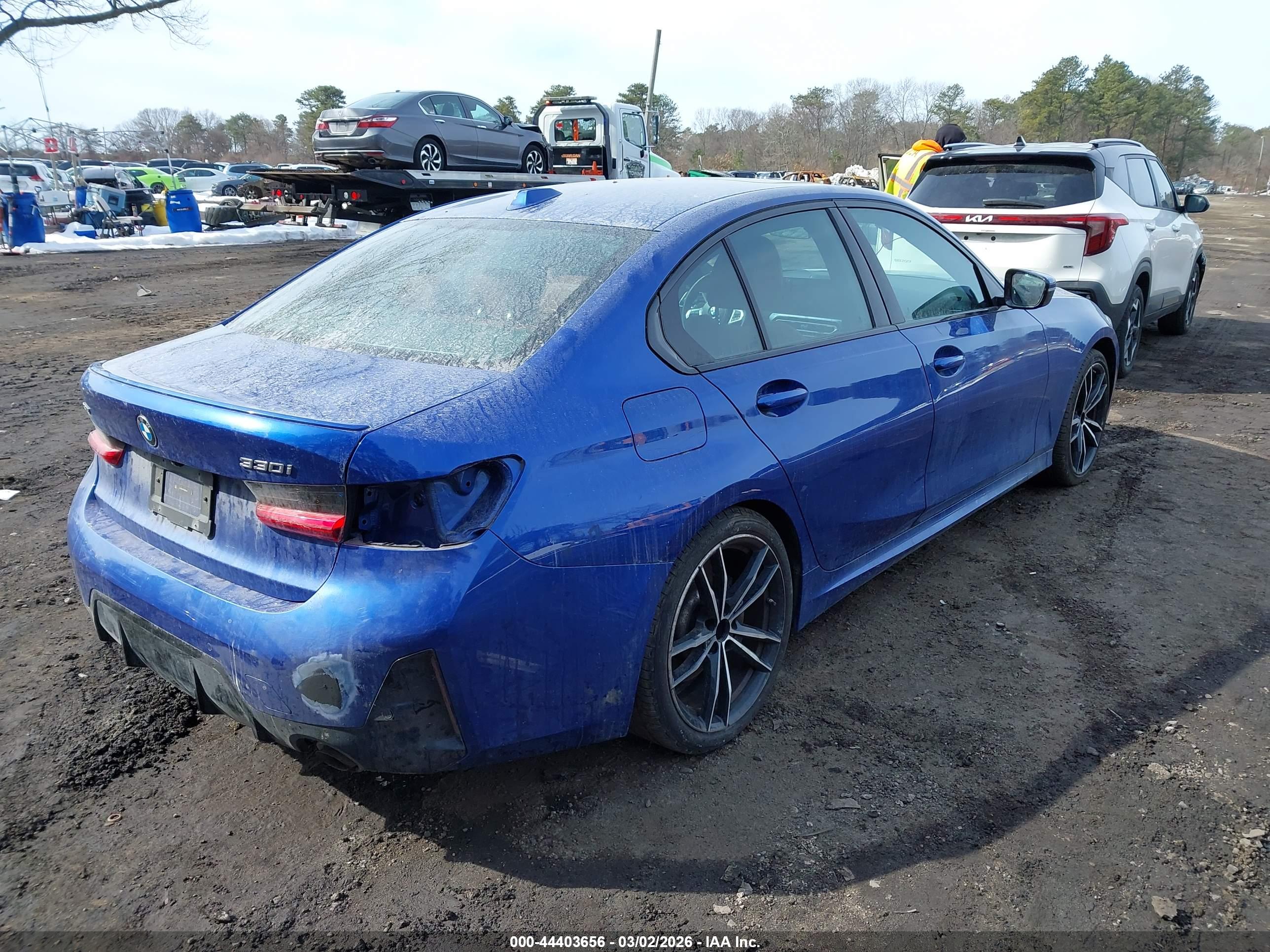 BMW 330I image 4