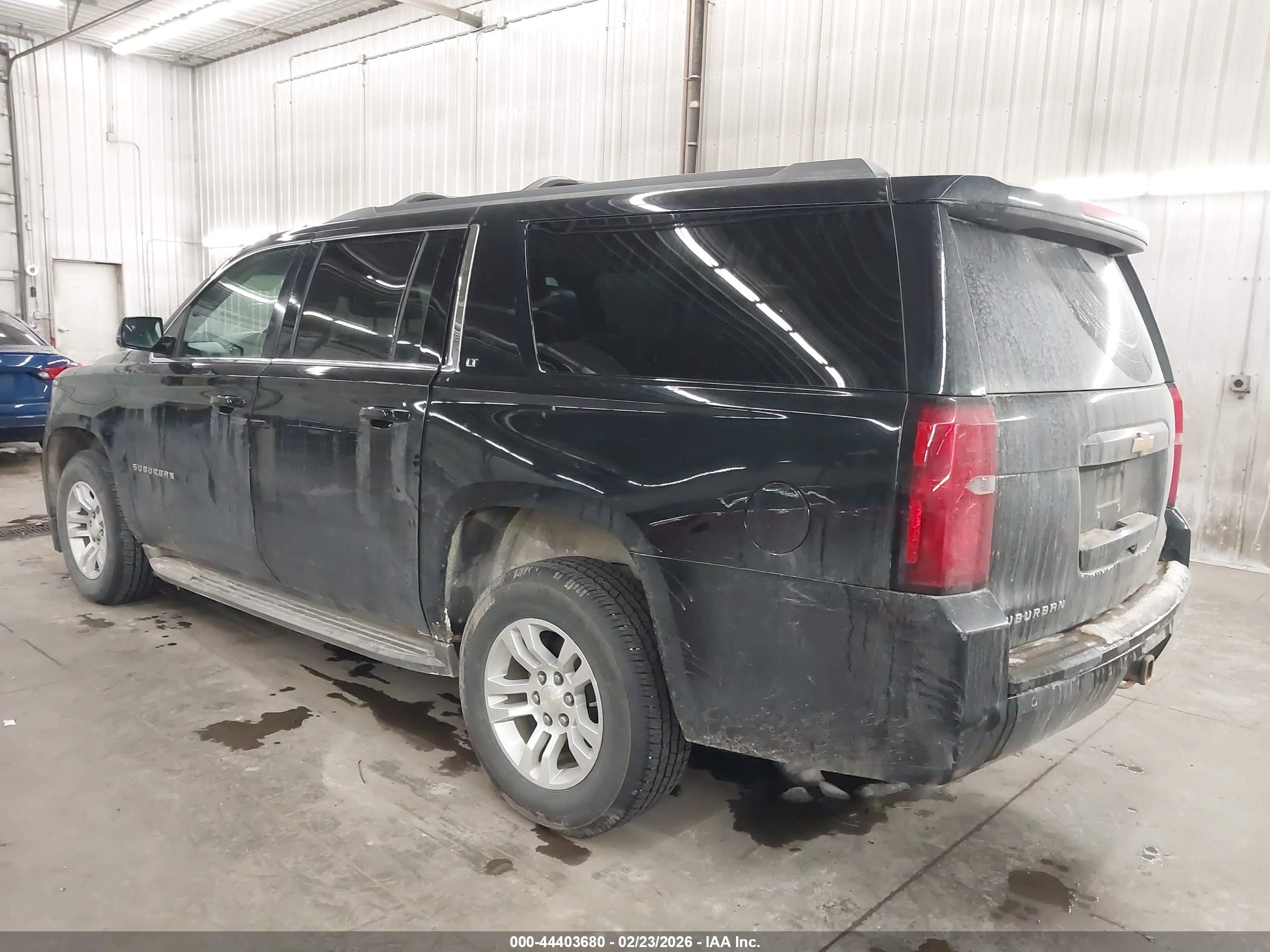 CHEVROLET SUBURBAN image 3