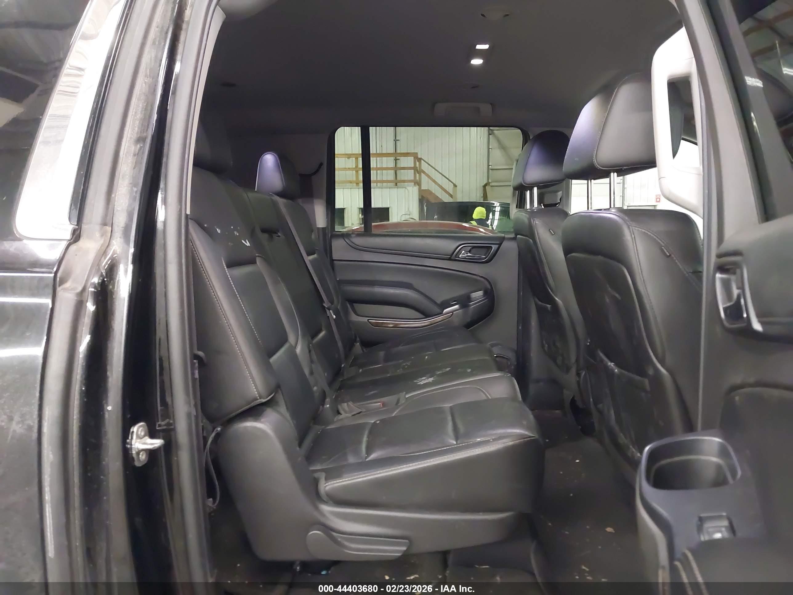 CHEVROLET SUBURBAN image 8