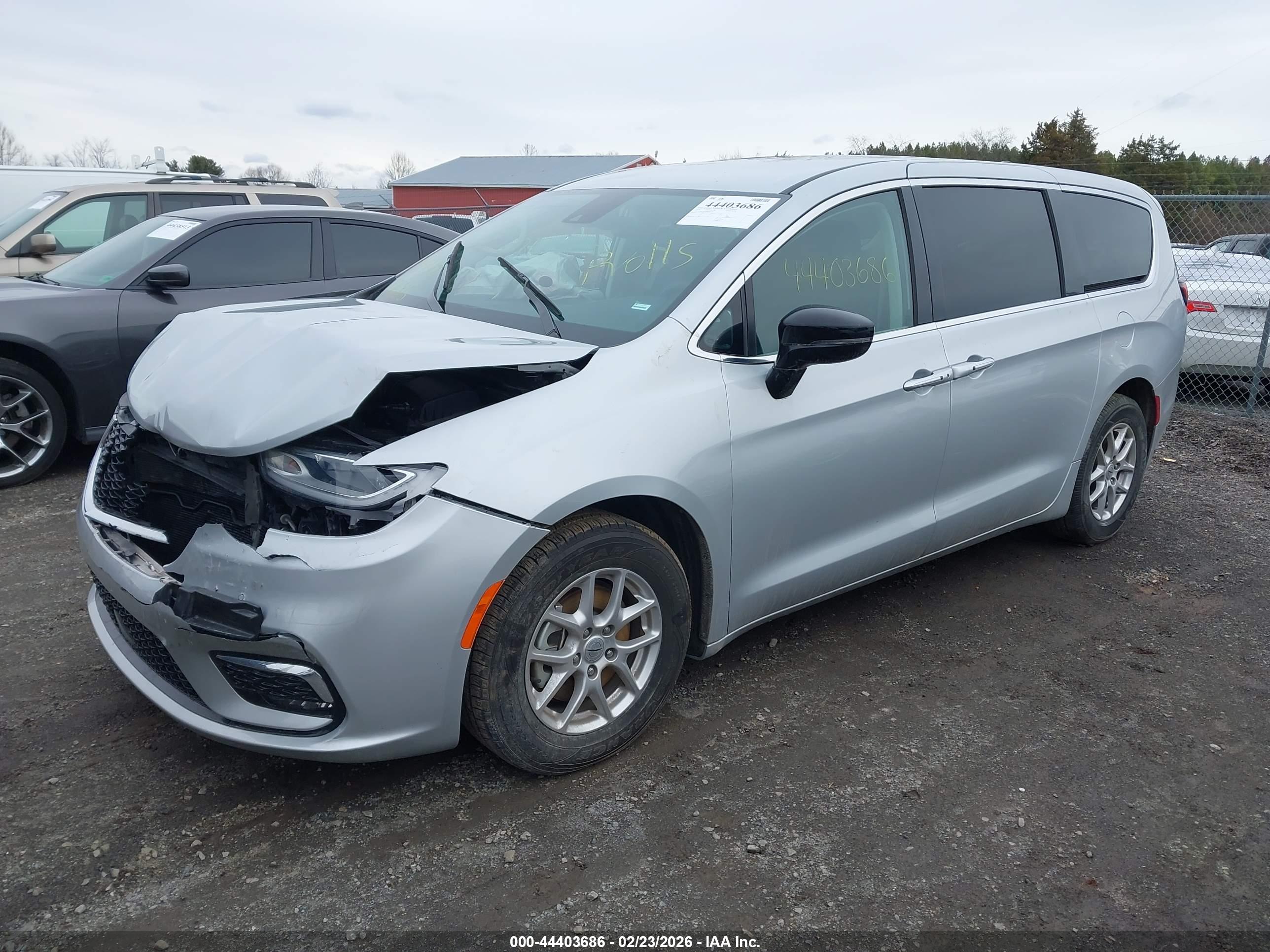 CHRYSLER PACIFICA image 2