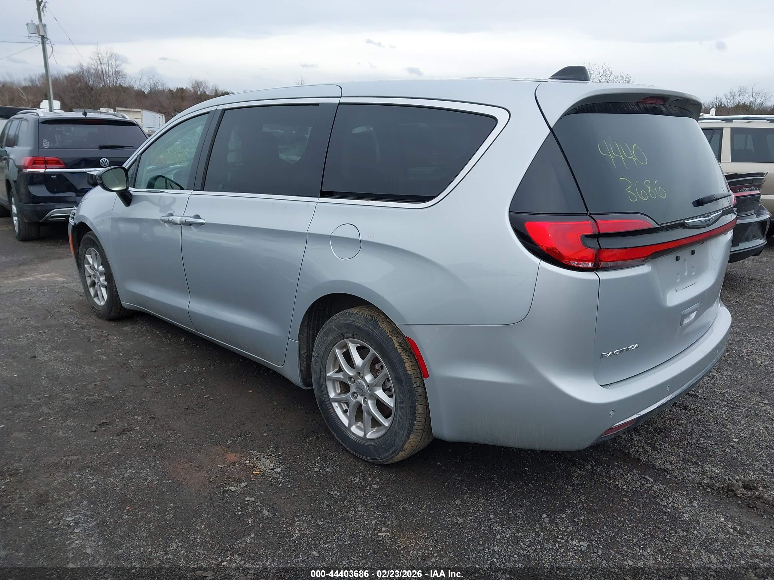 CHRYSLER PACIFICA image 3