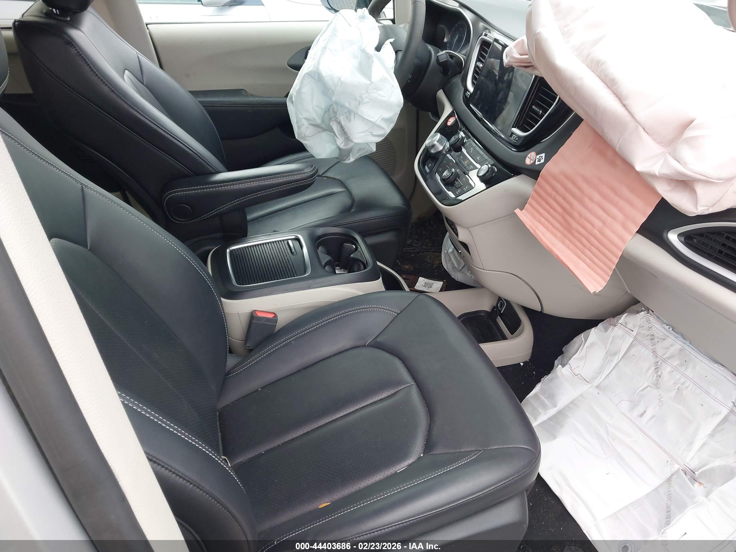CHRYSLER PACIFICA image 5
