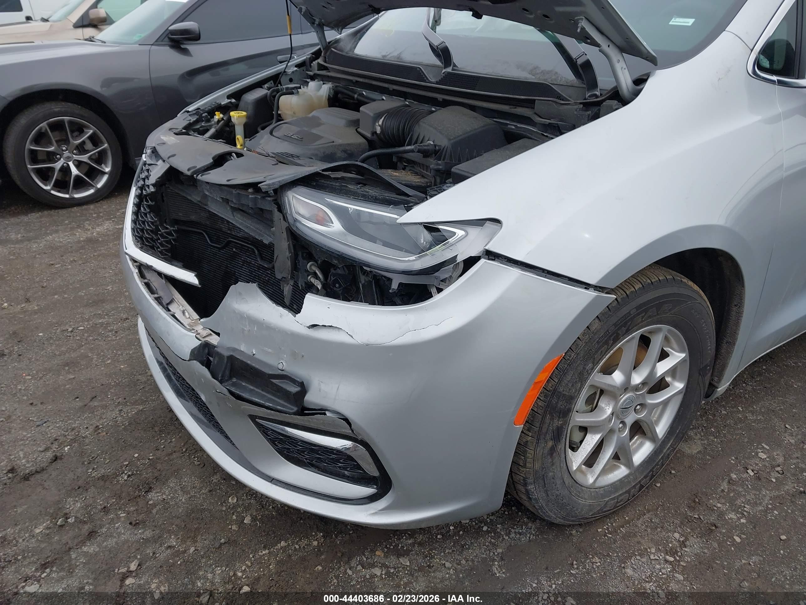 CHRYSLER PACIFICA image 6