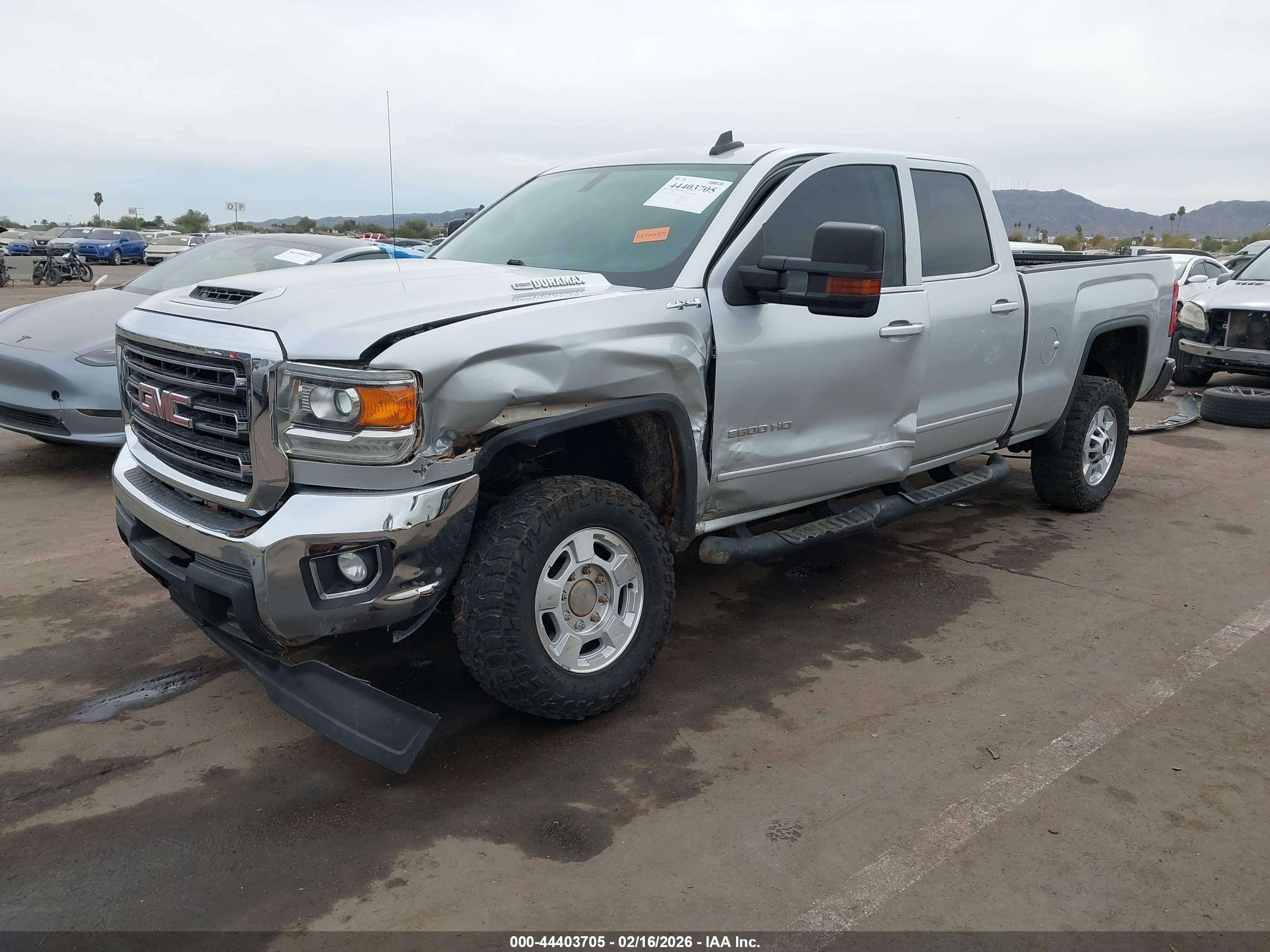 GMC SIERRA image 2