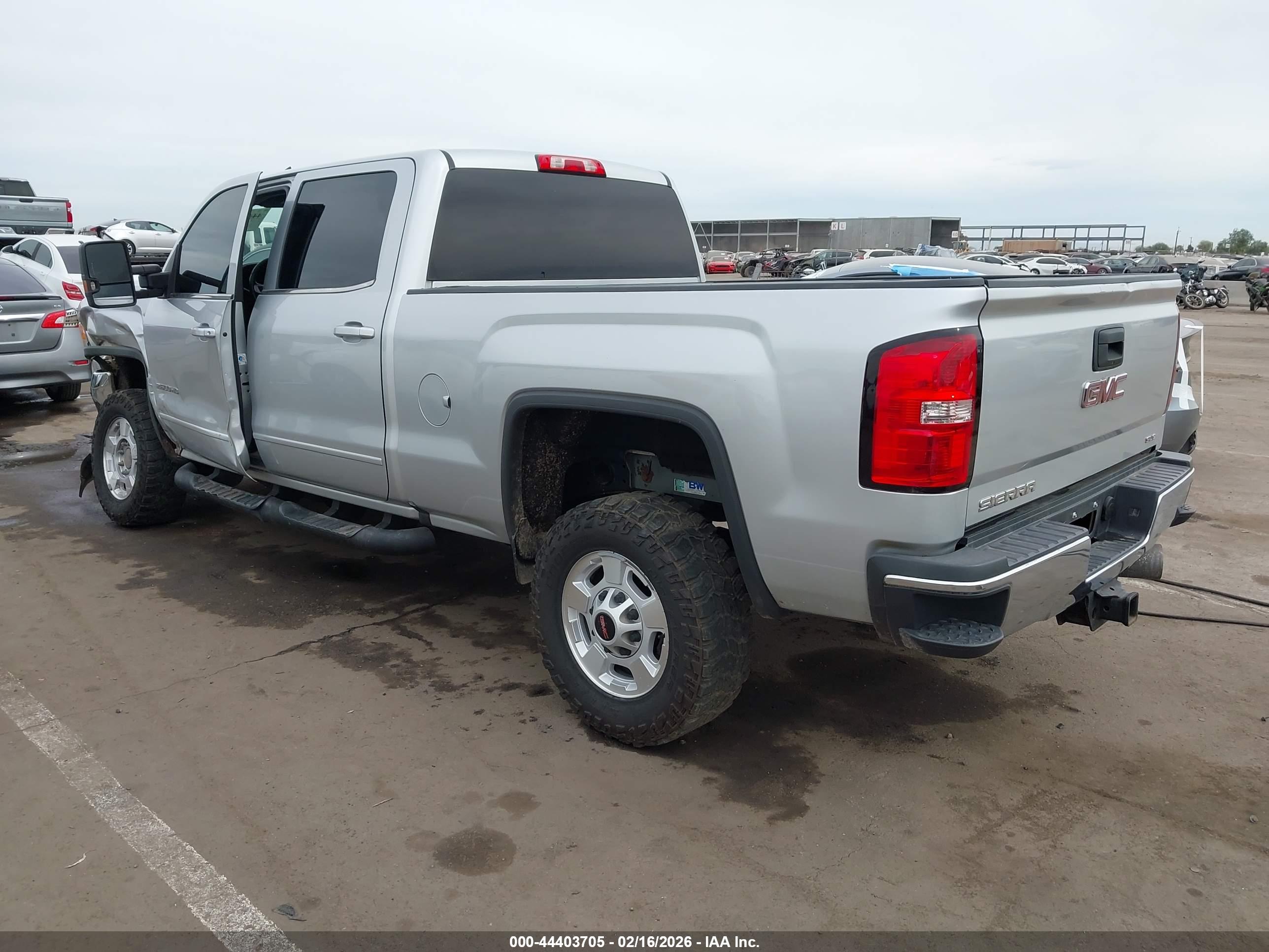 GMC SIERRA image 3