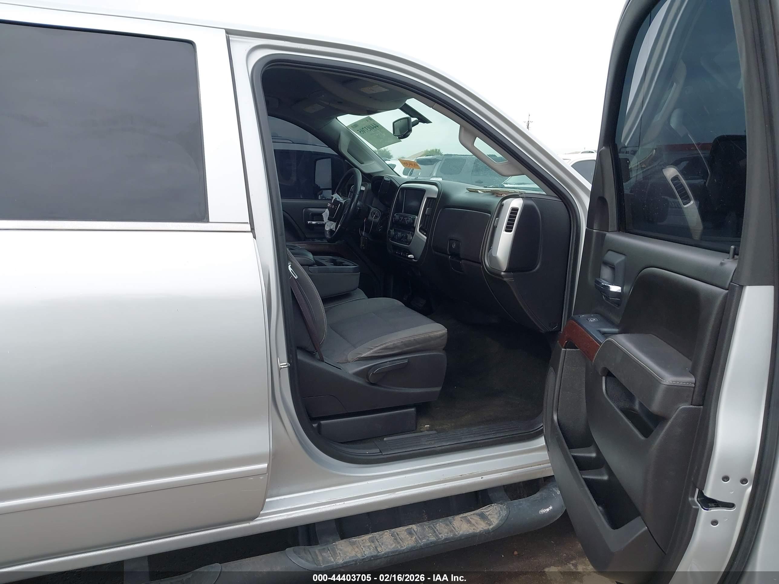 GMC SIERRA image 5