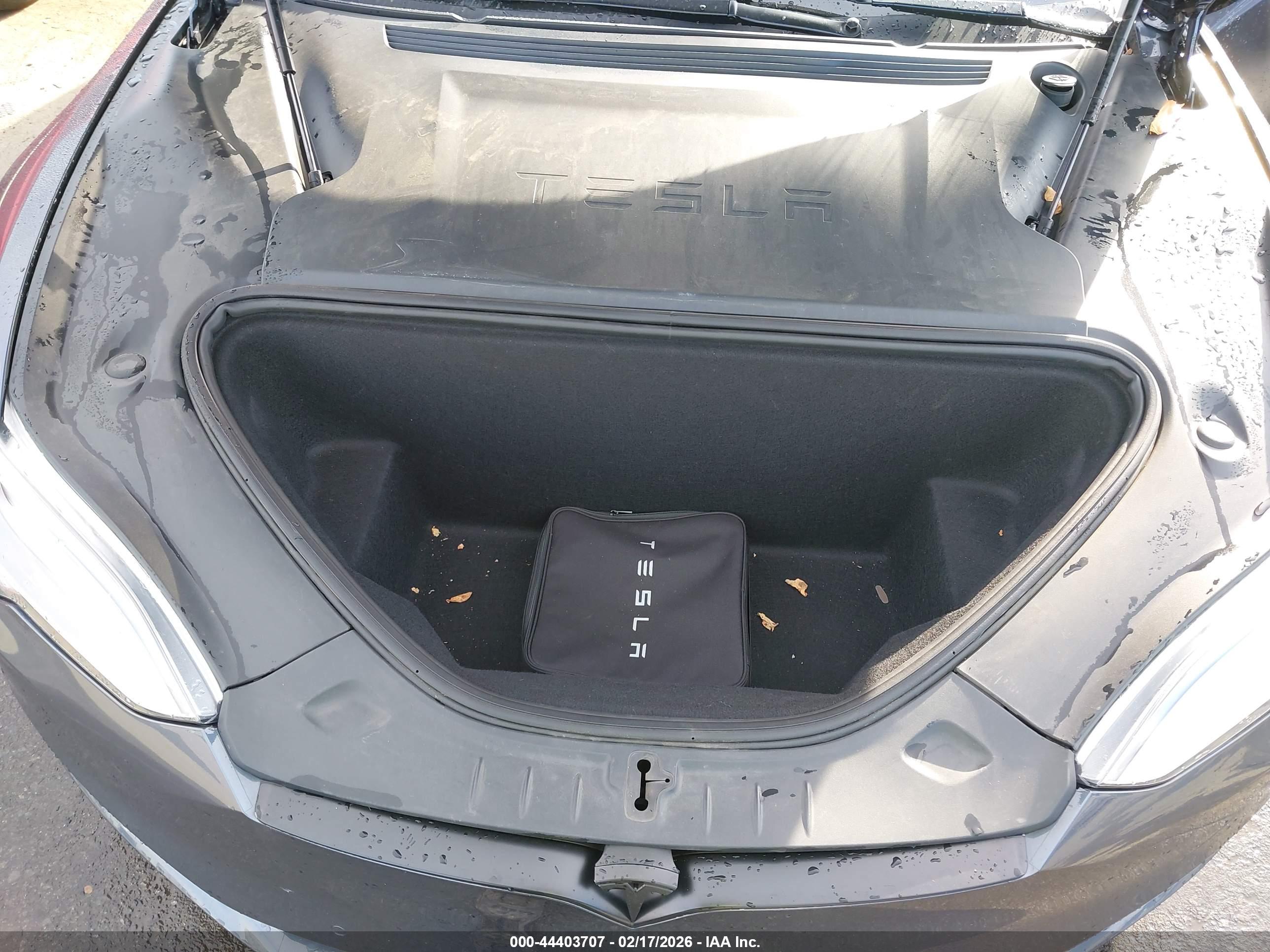 TESLA MODEL image 10