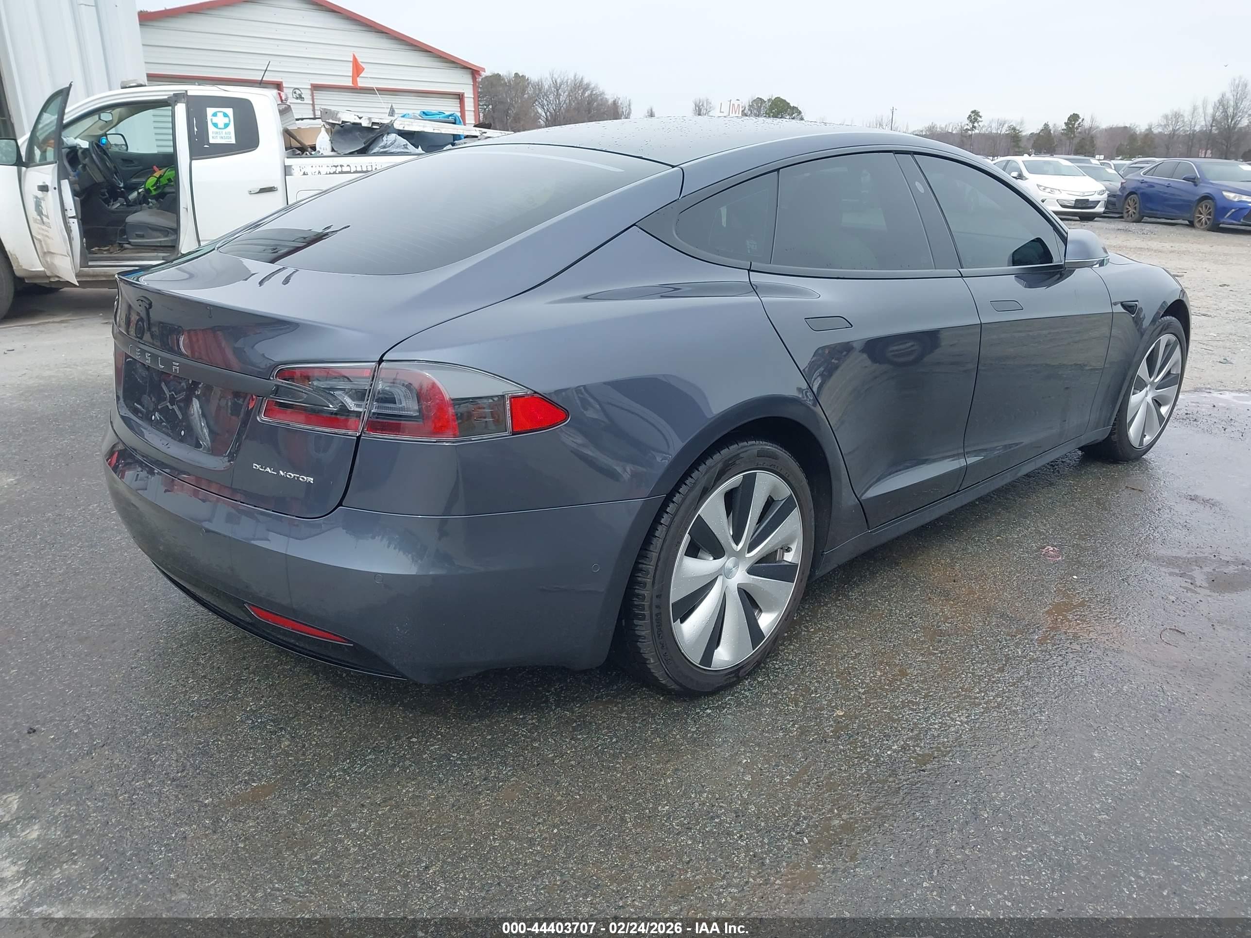 TESLA MODEL image 4