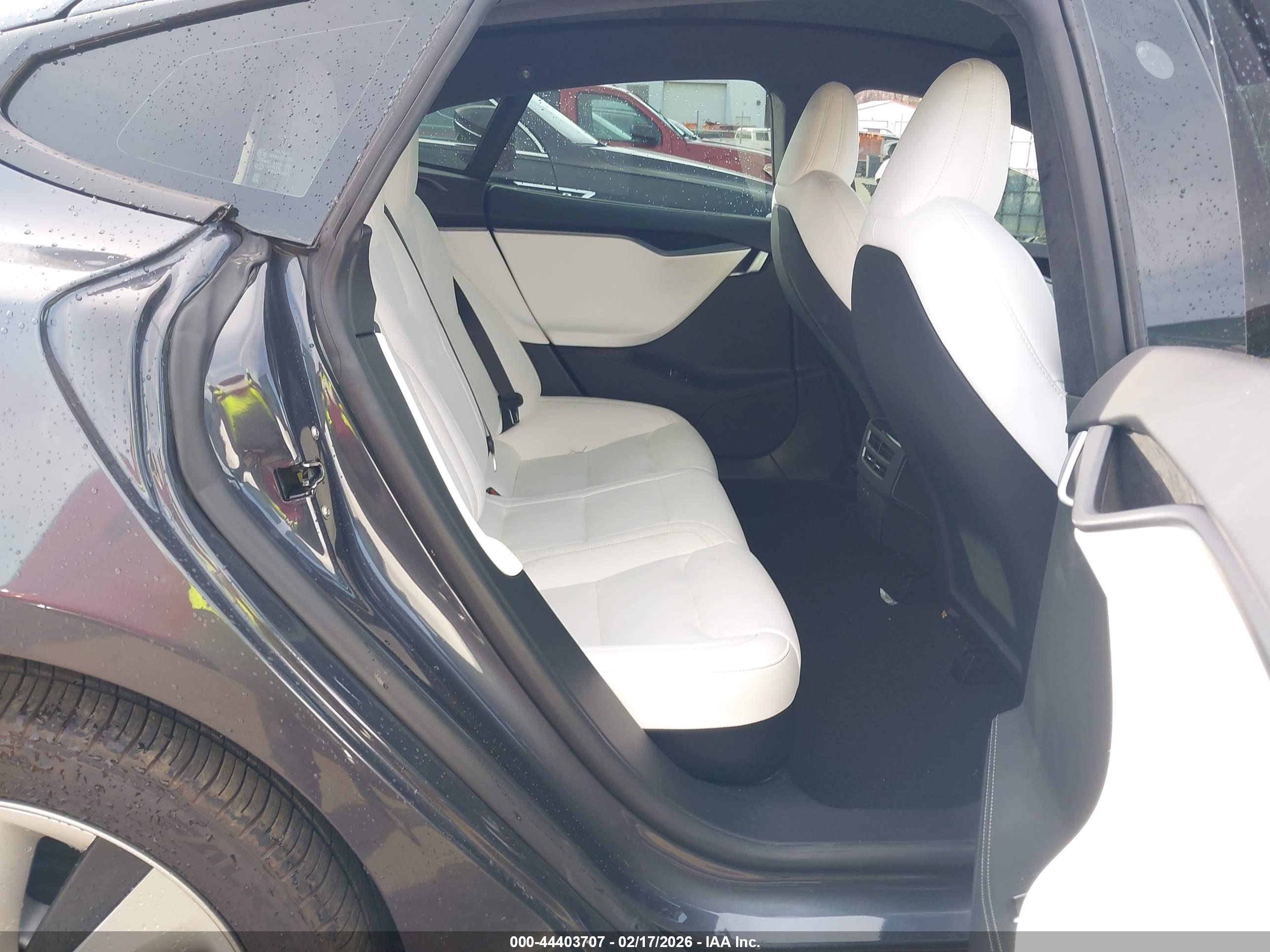 TESLA MODEL image 8