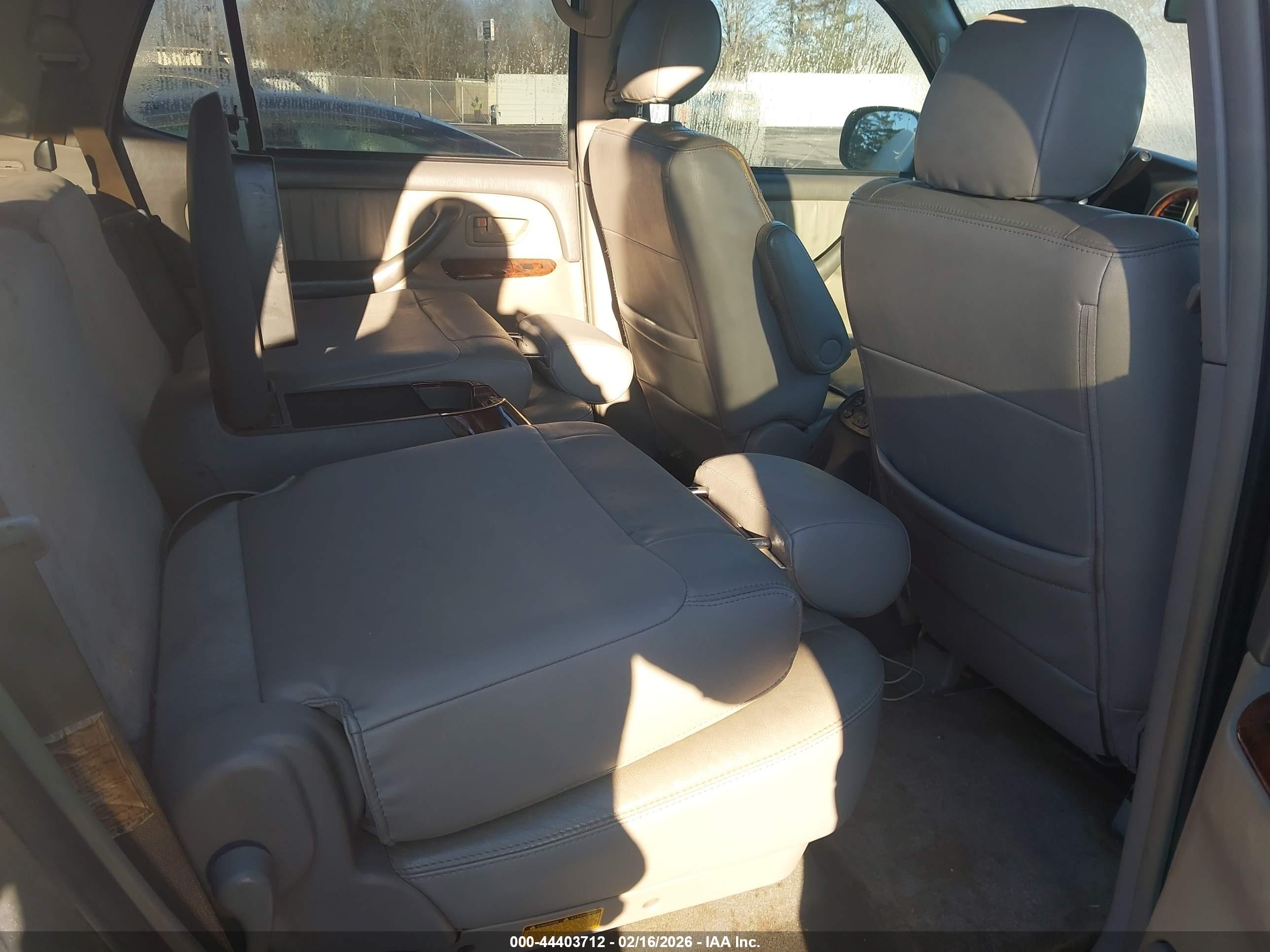 TOYOTA SEQUOIA image 8