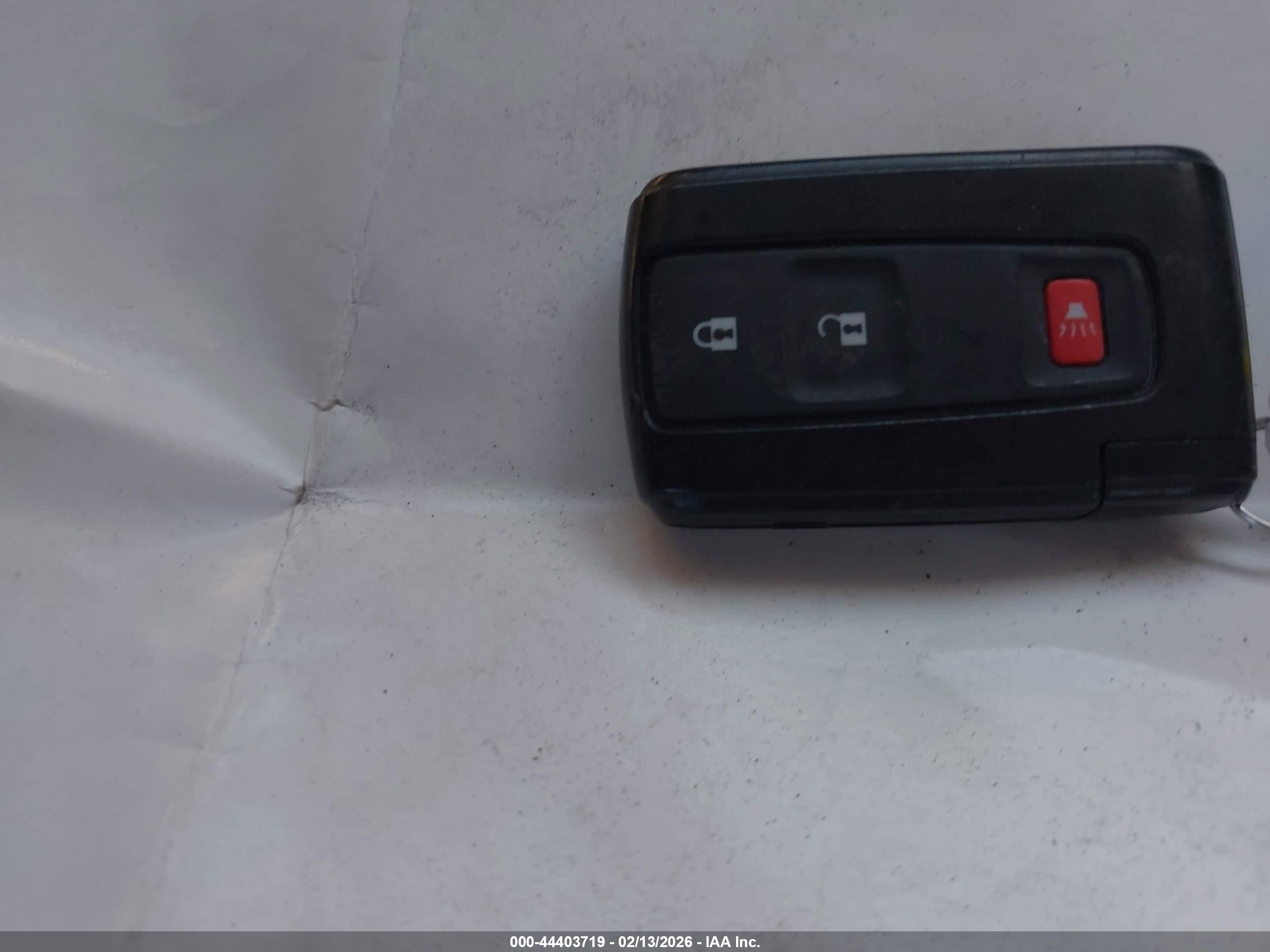 TOYOTA PRIUS image 11