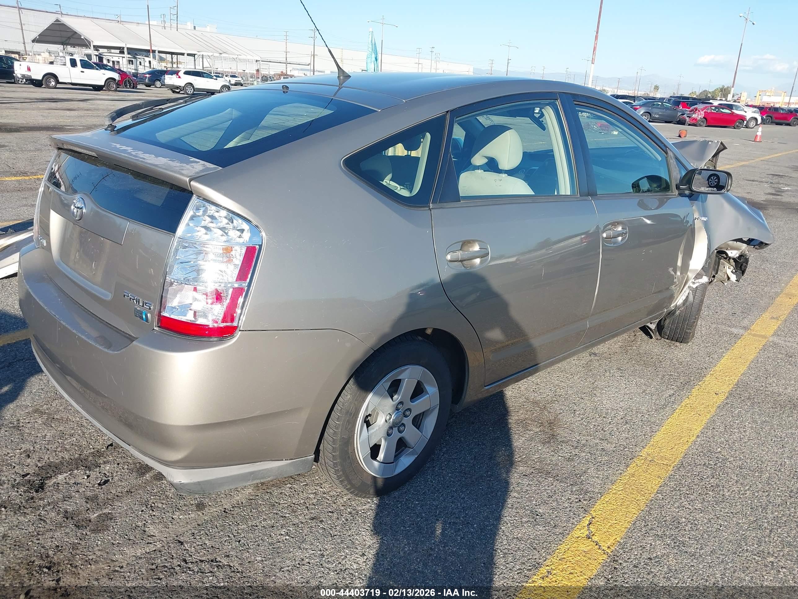 TOYOTA PRIUS image 4
