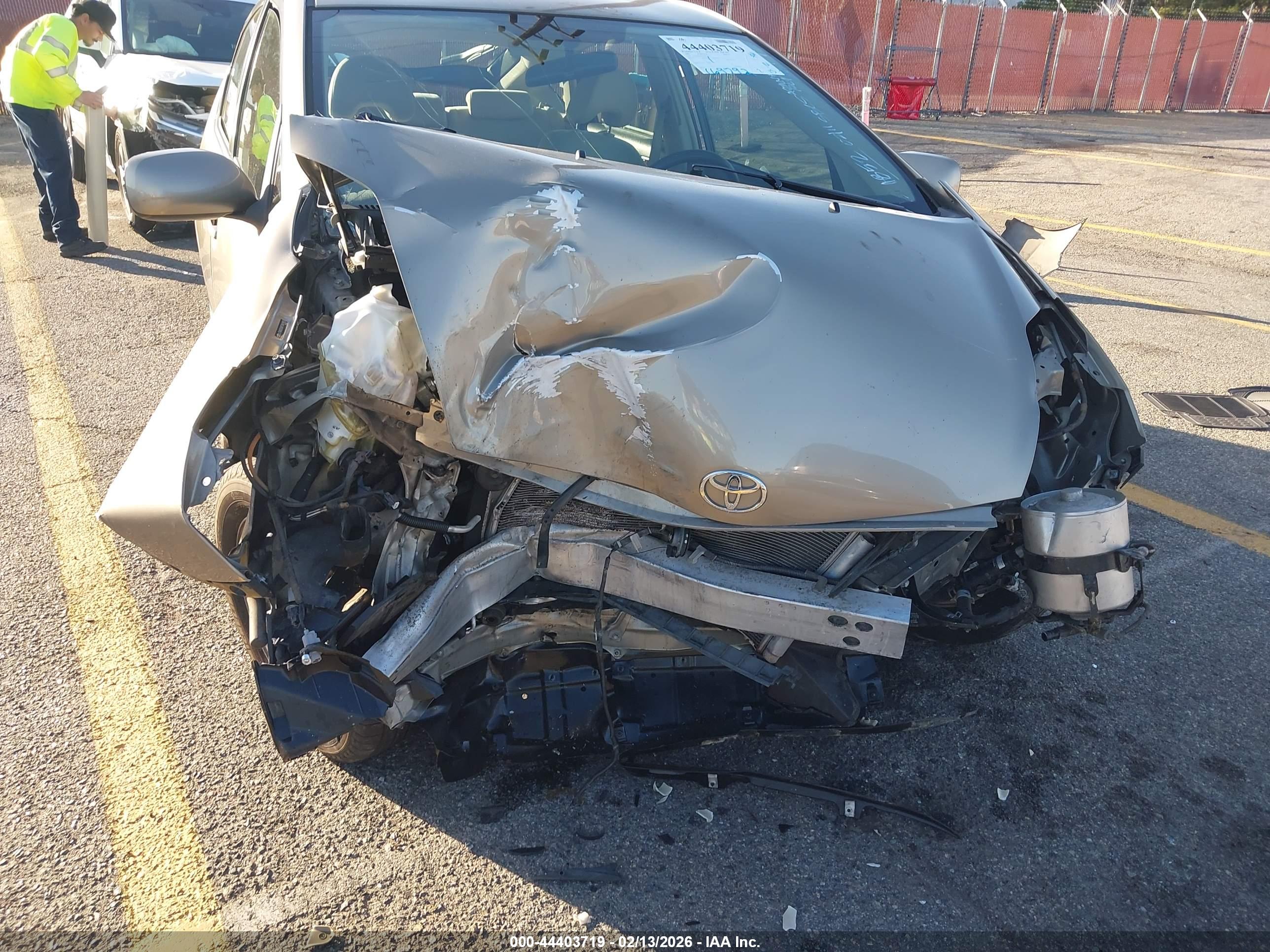 TOYOTA PRIUS image 6