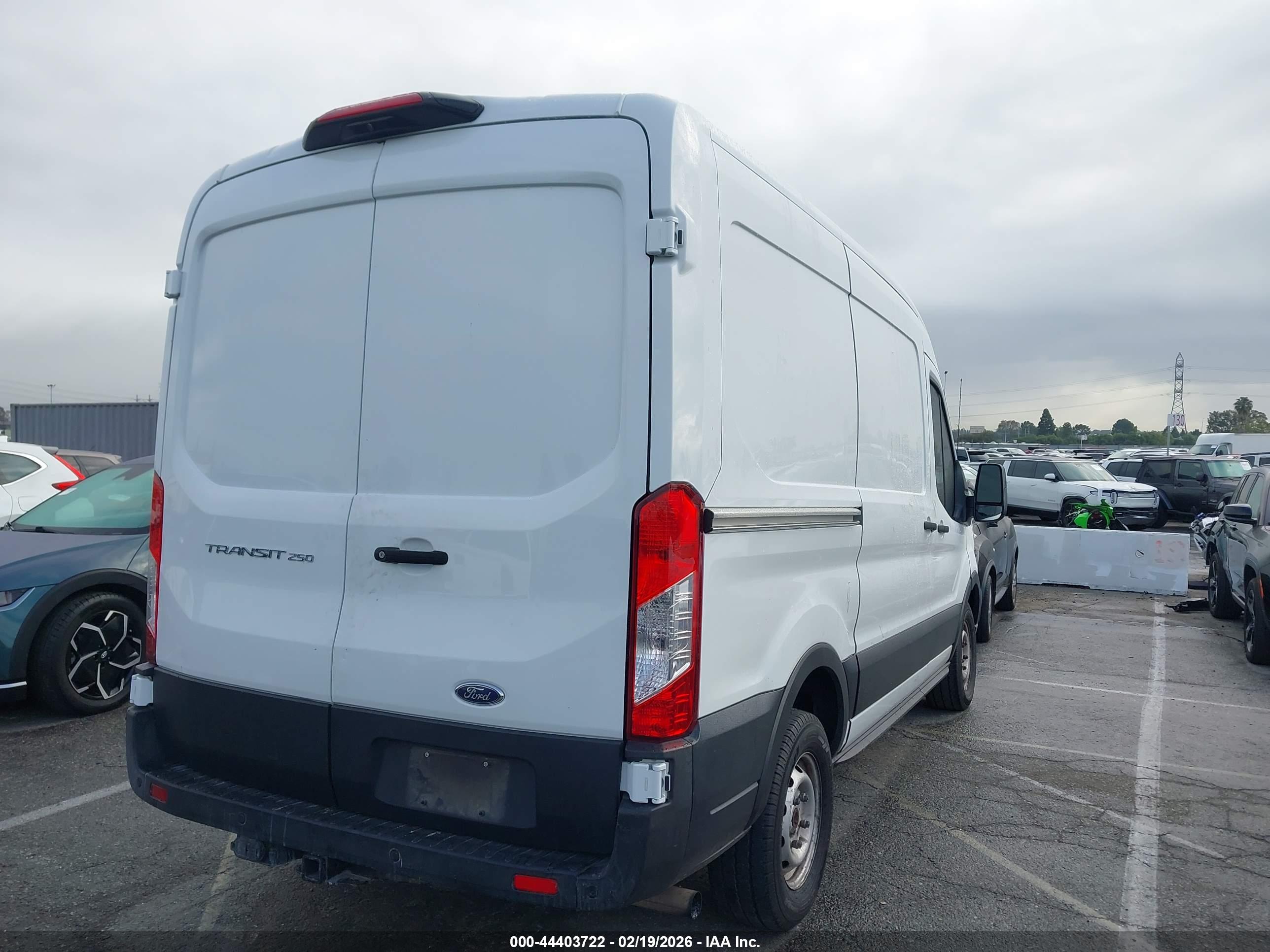 FORD TRANSIT-250 image 4