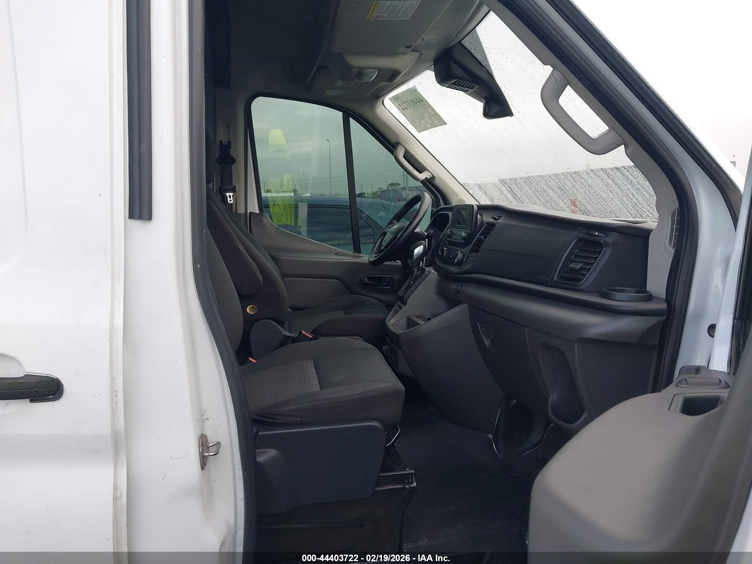 FORD TRANSIT-250 image 5