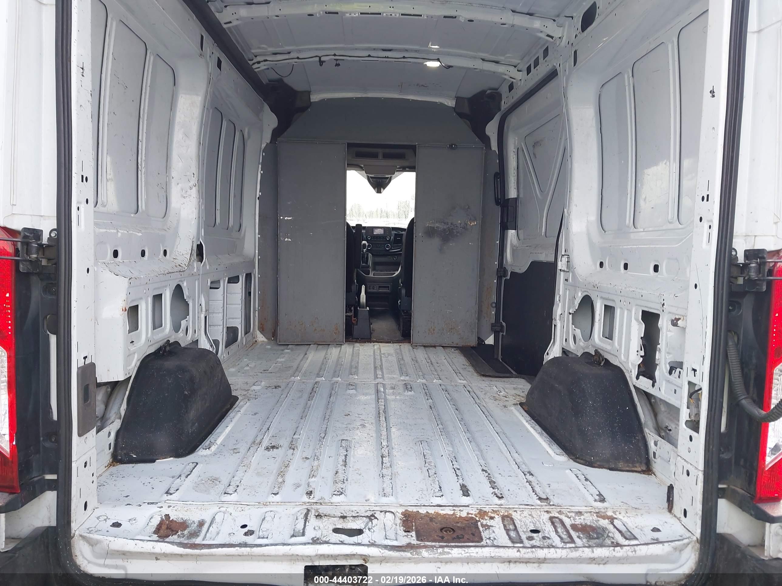 FORD TRANSIT-250 image 8