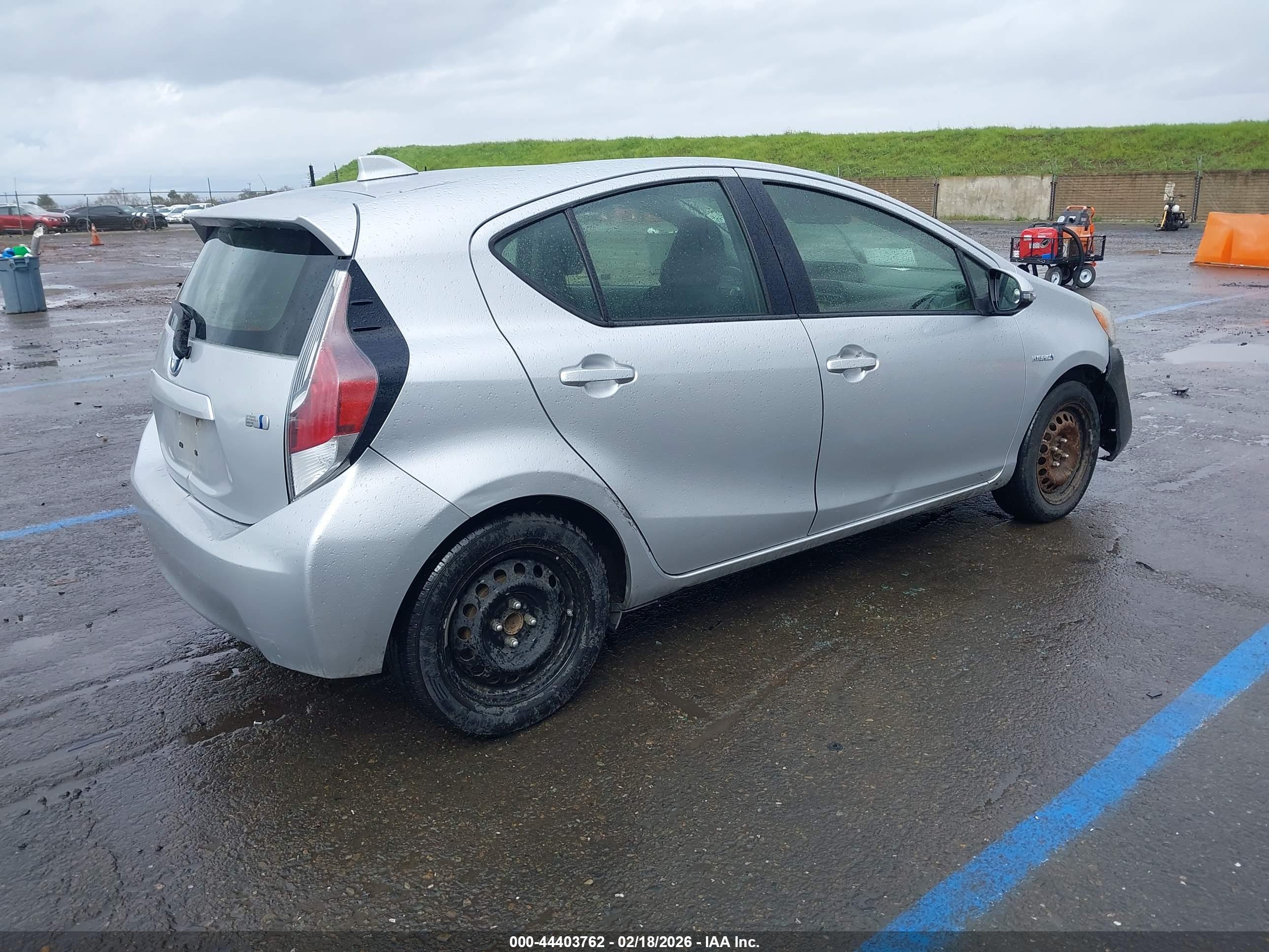 TOYOTA PRIUS image 4