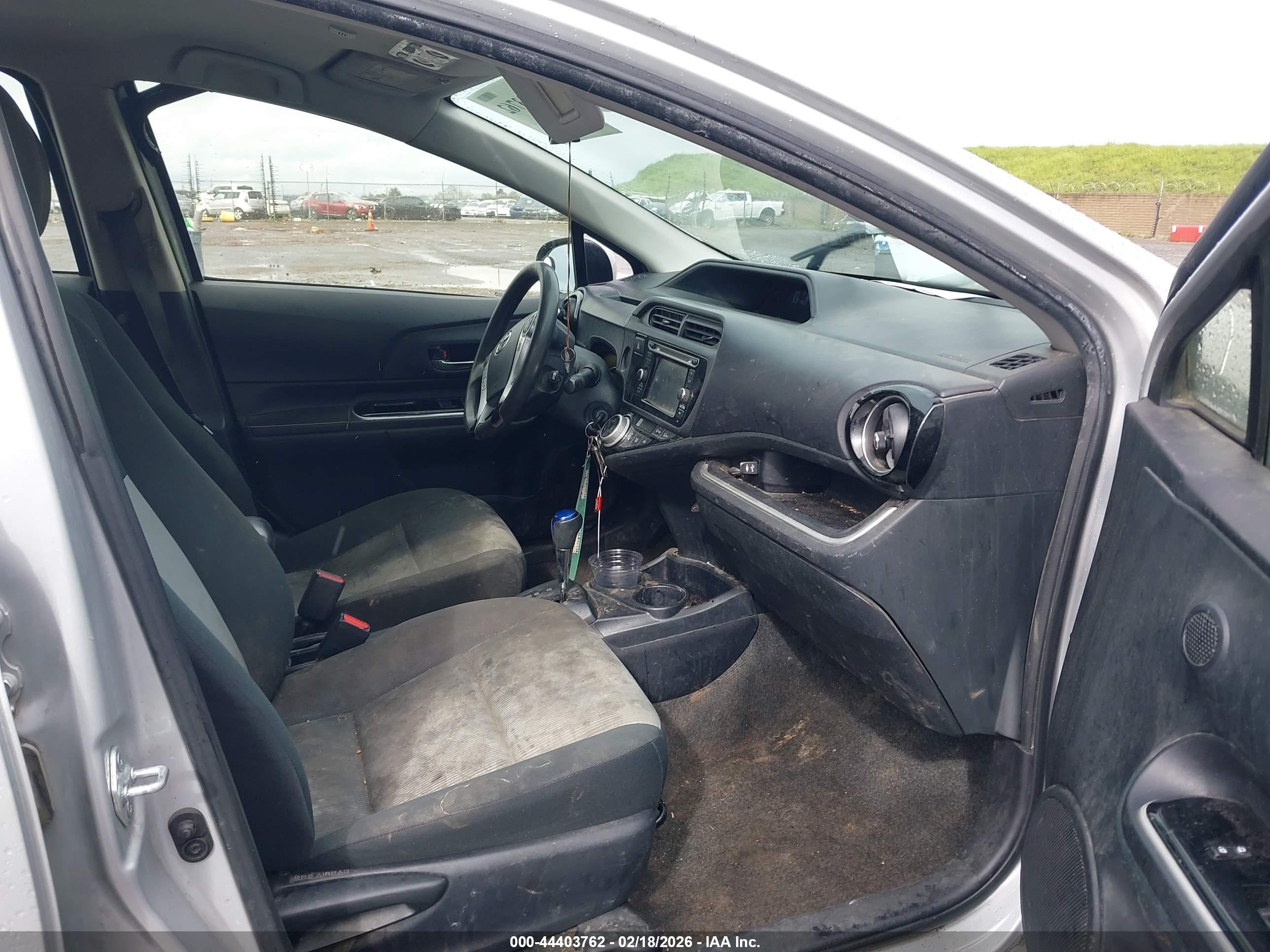 TOYOTA PRIUS image 5