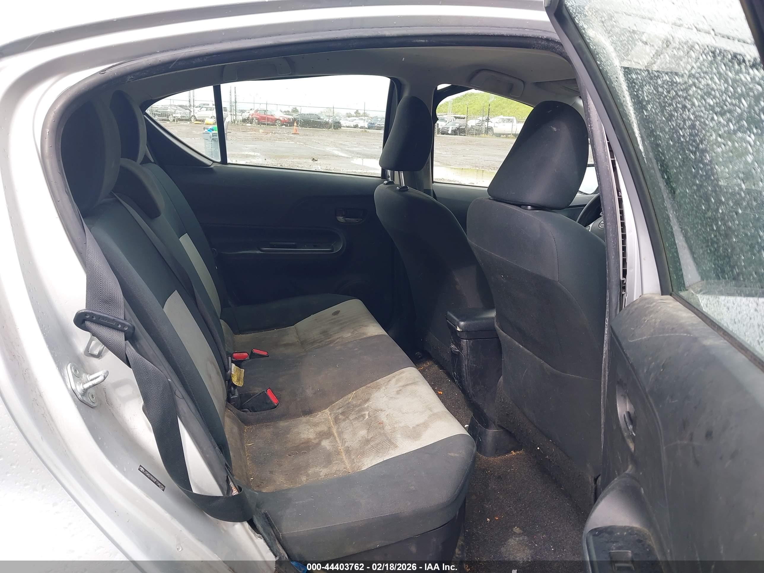 TOYOTA PRIUS image 8