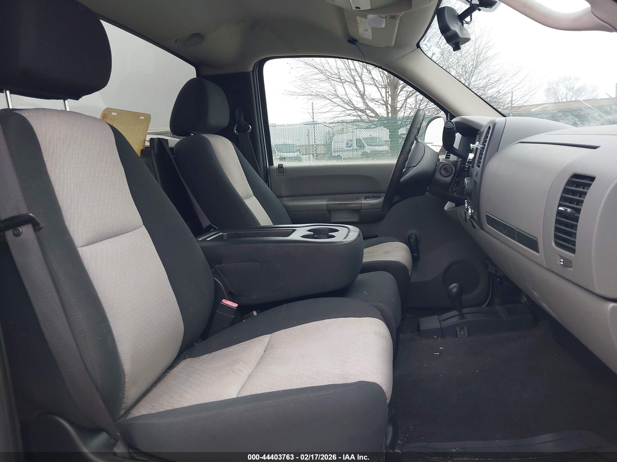 CHEVROLET SILVERADO image 8