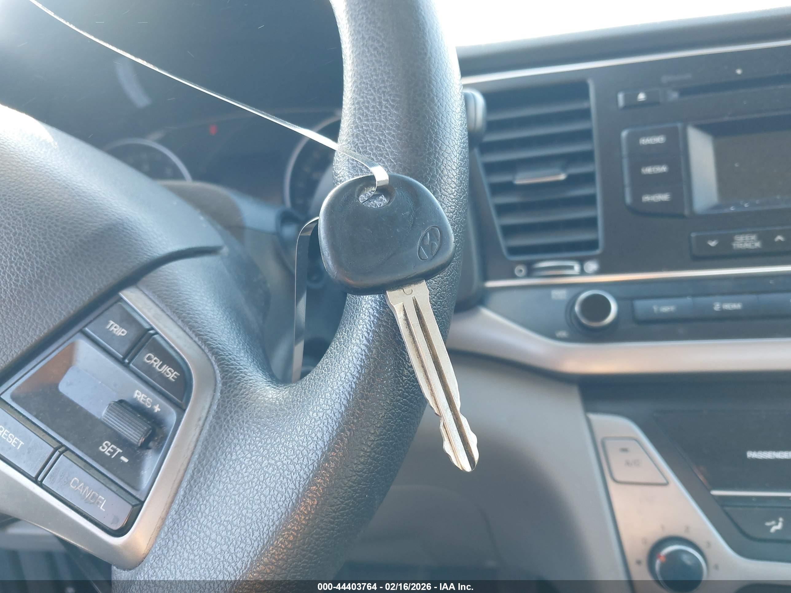 HYUNDAI ELANTRA image 11