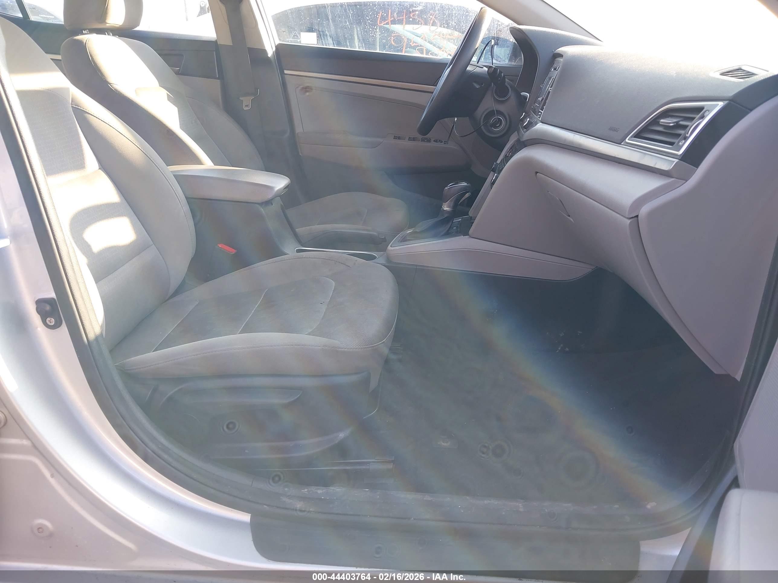 HYUNDAI ELANTRA image 5
