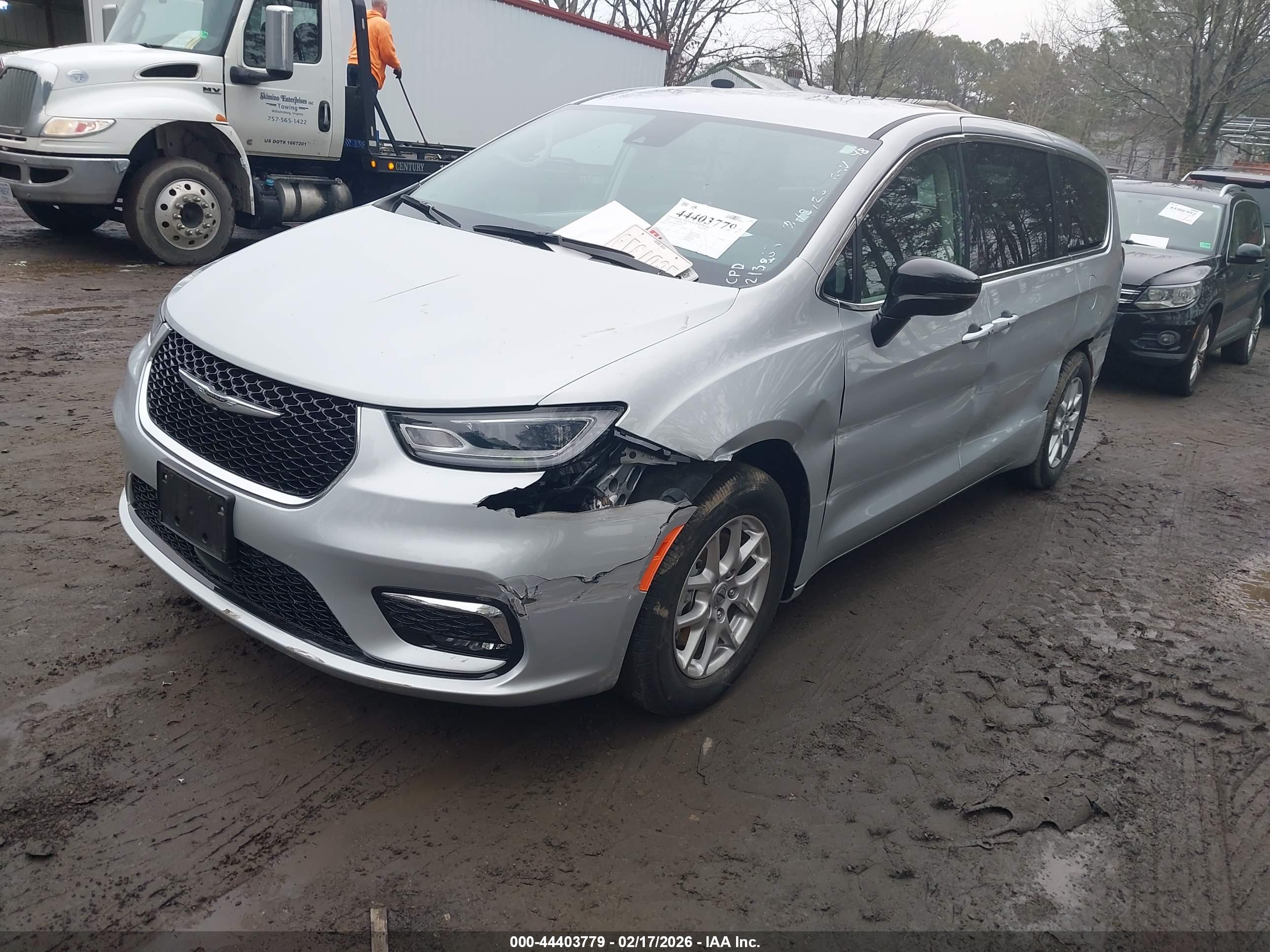 CHRYSLER PACIFICA image 2