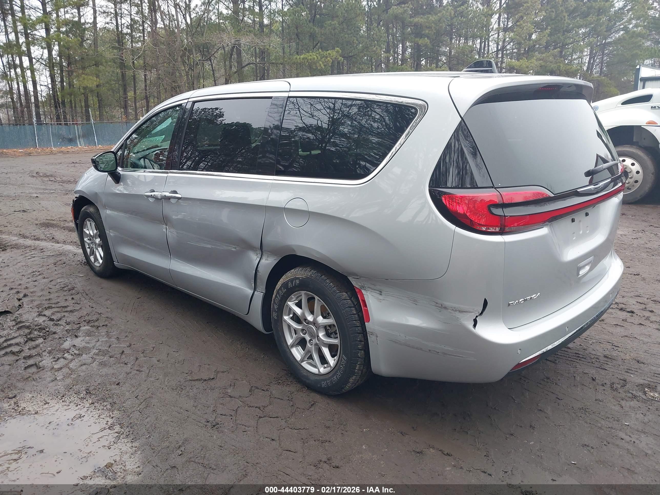 CHRYSLER PACIFICA image 3