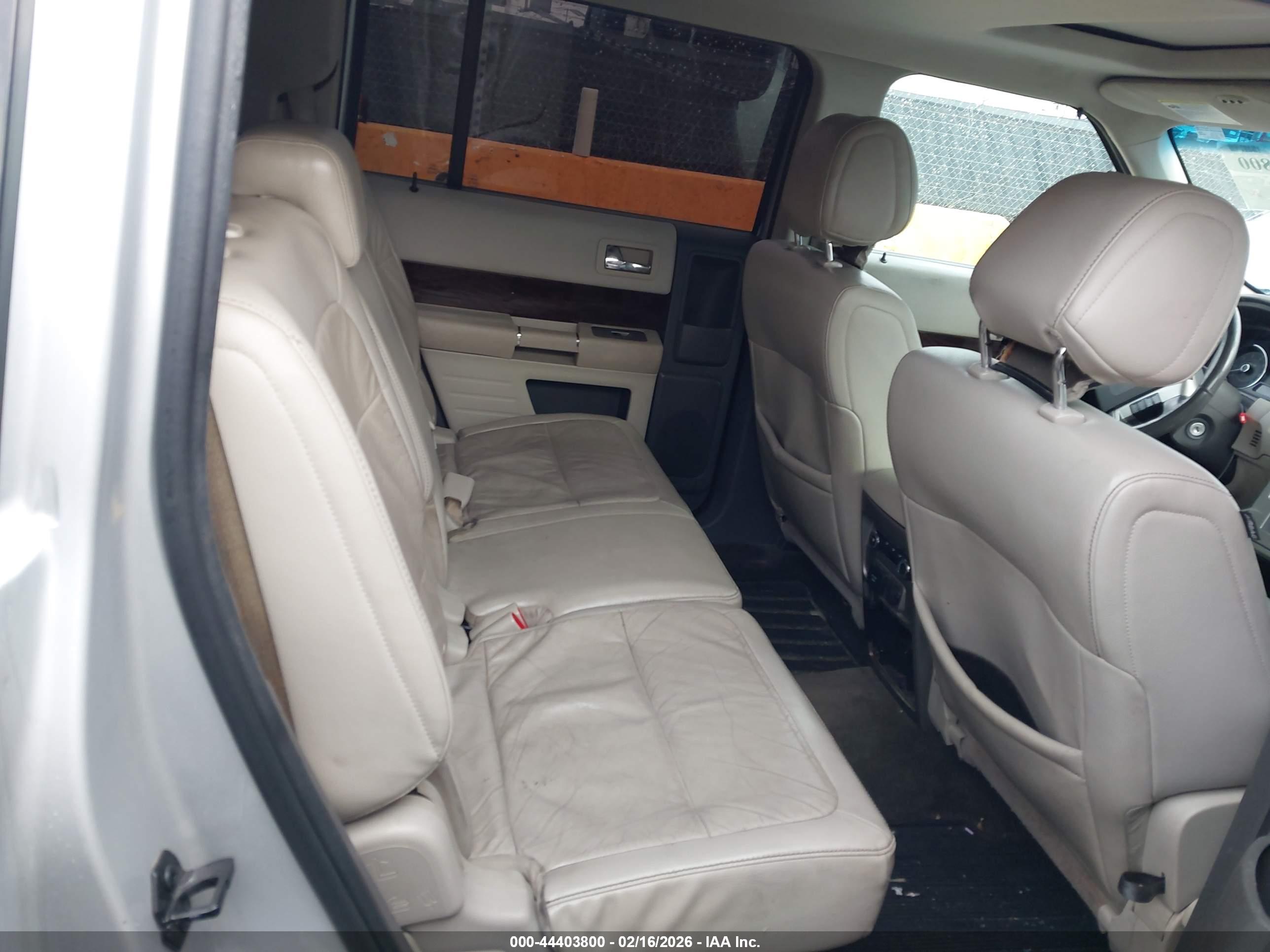 FORD FLEX image 8