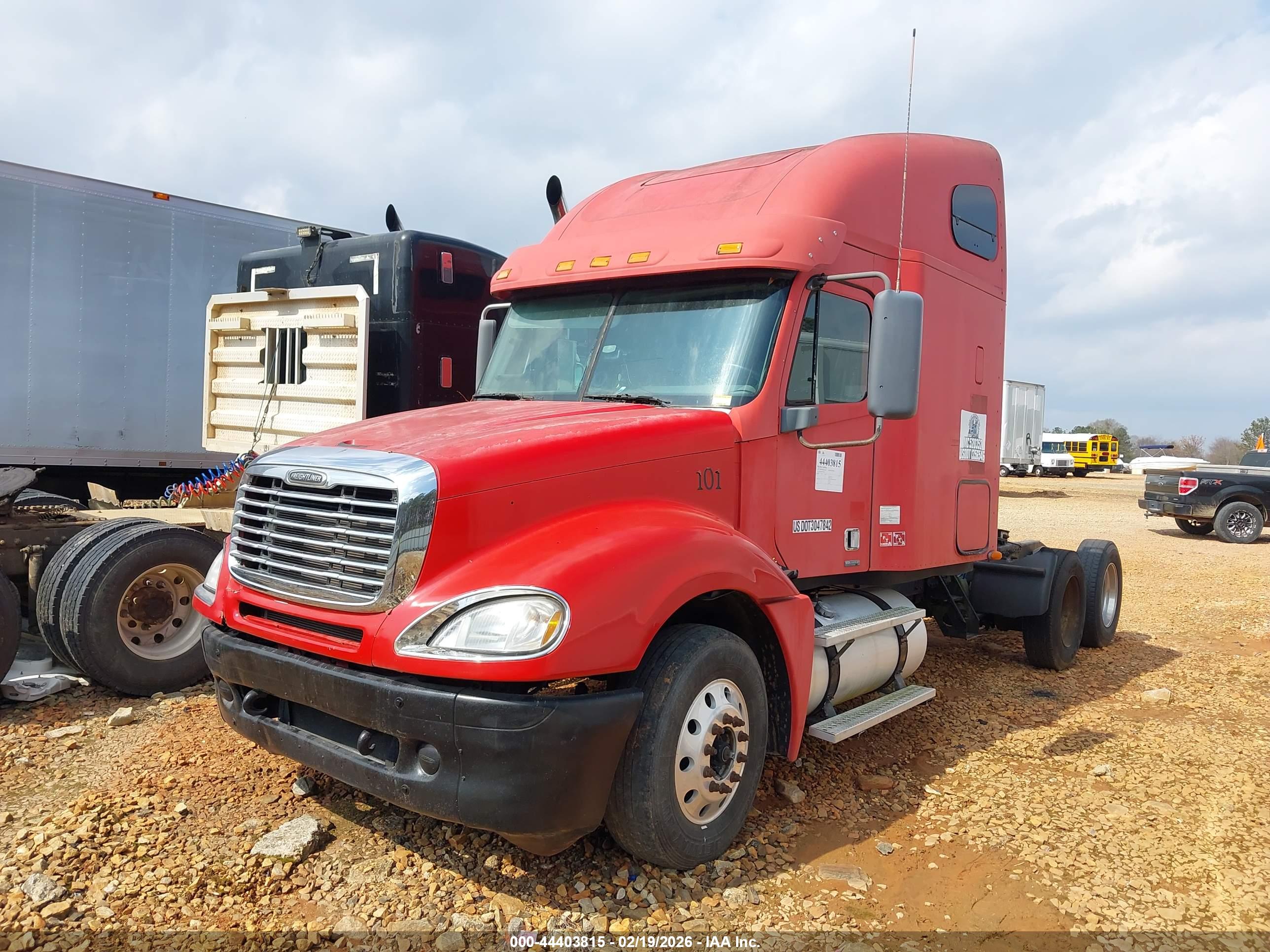 FREIGHTLINER CONVENTIONAL image 2