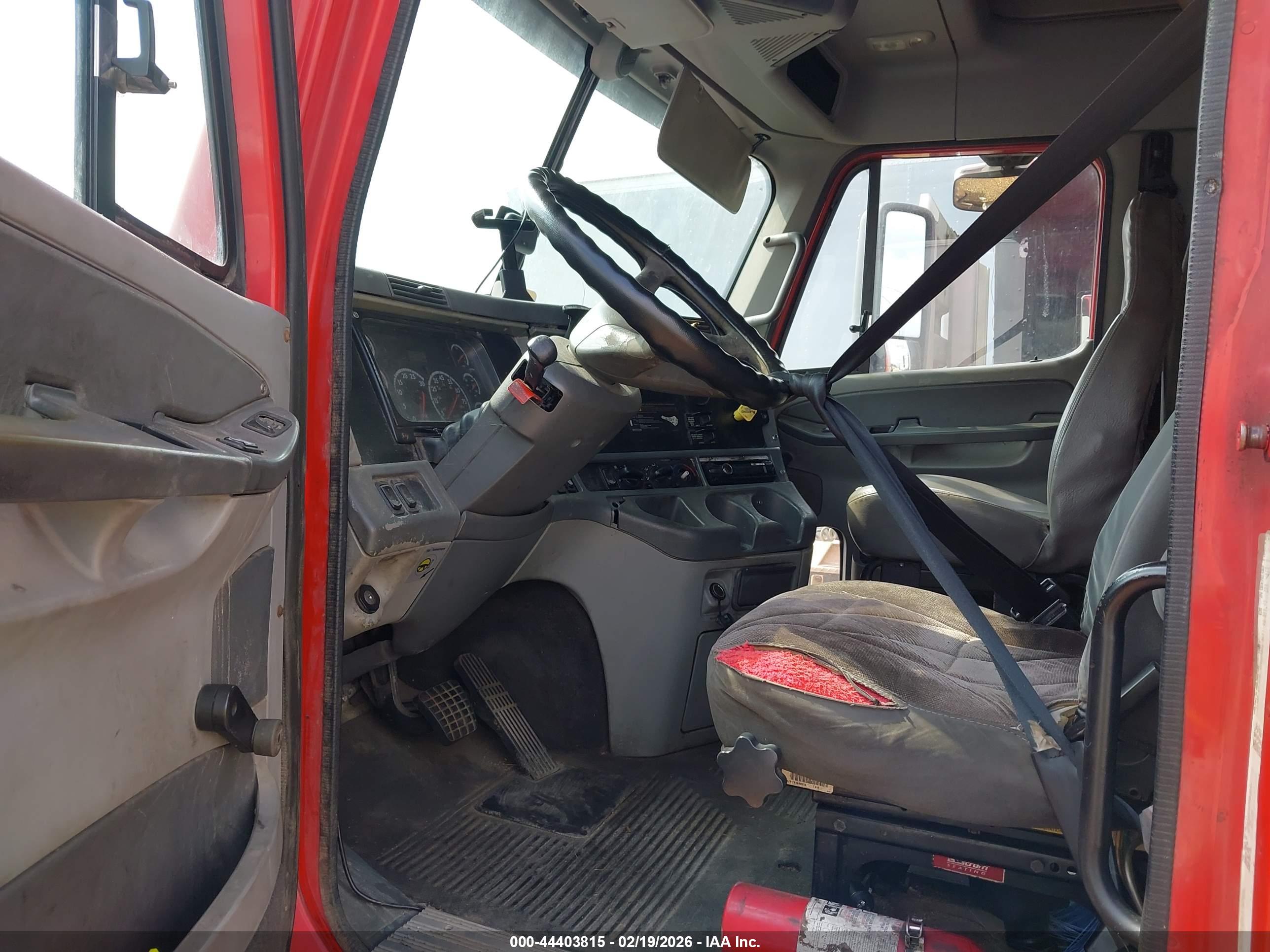 FREIGHTLINER CONVENTIONAL image 7