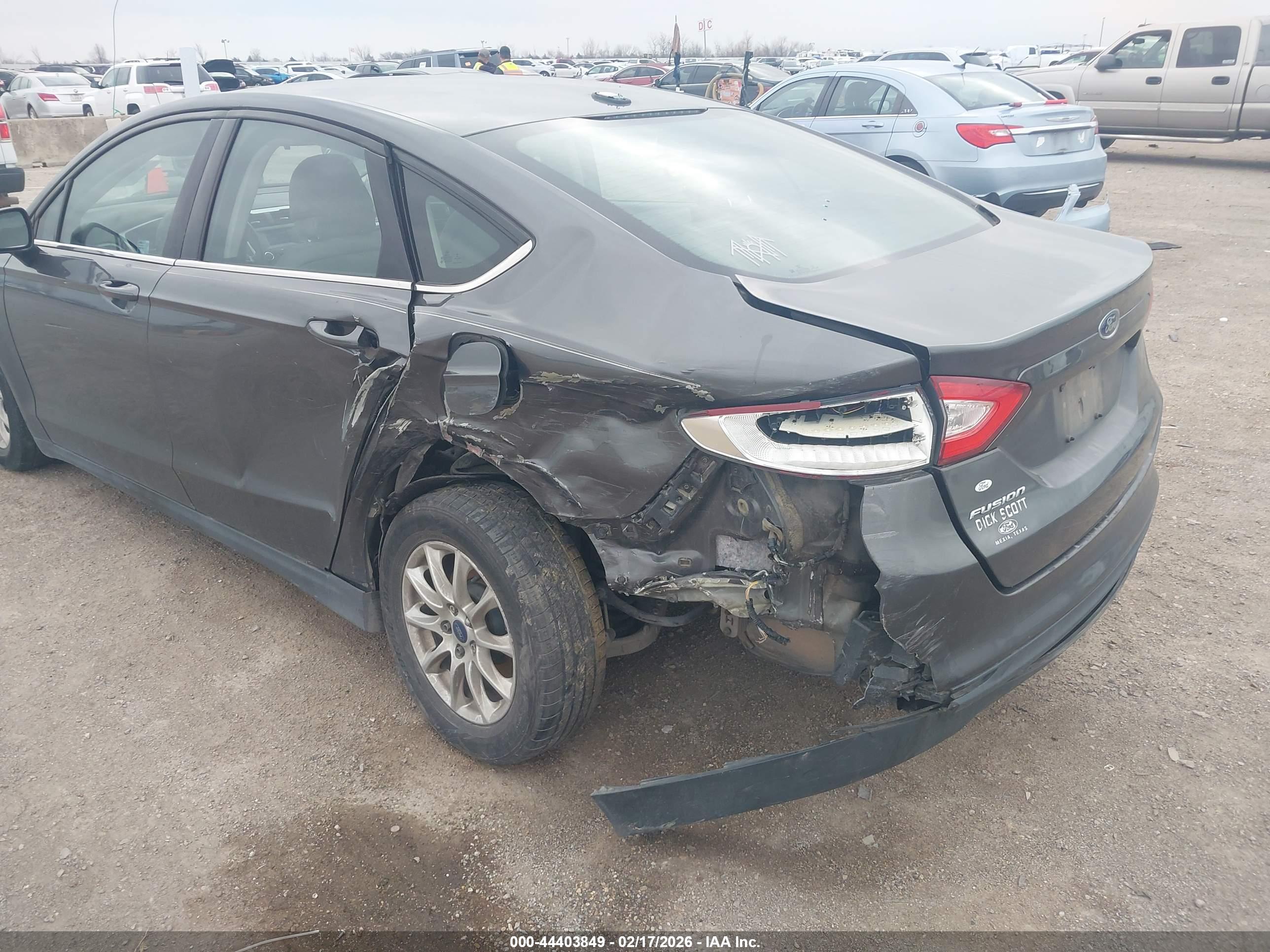 FORD FUSION image 6