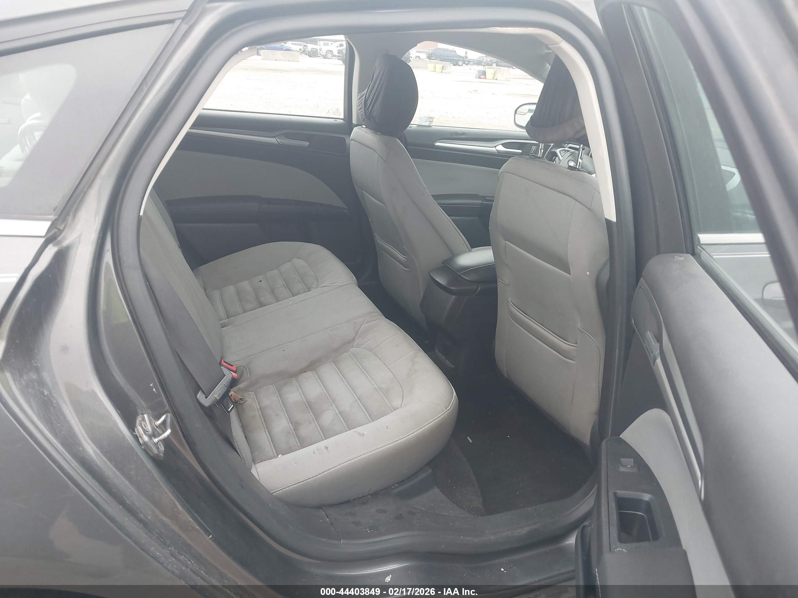 FORD FUSION image 8