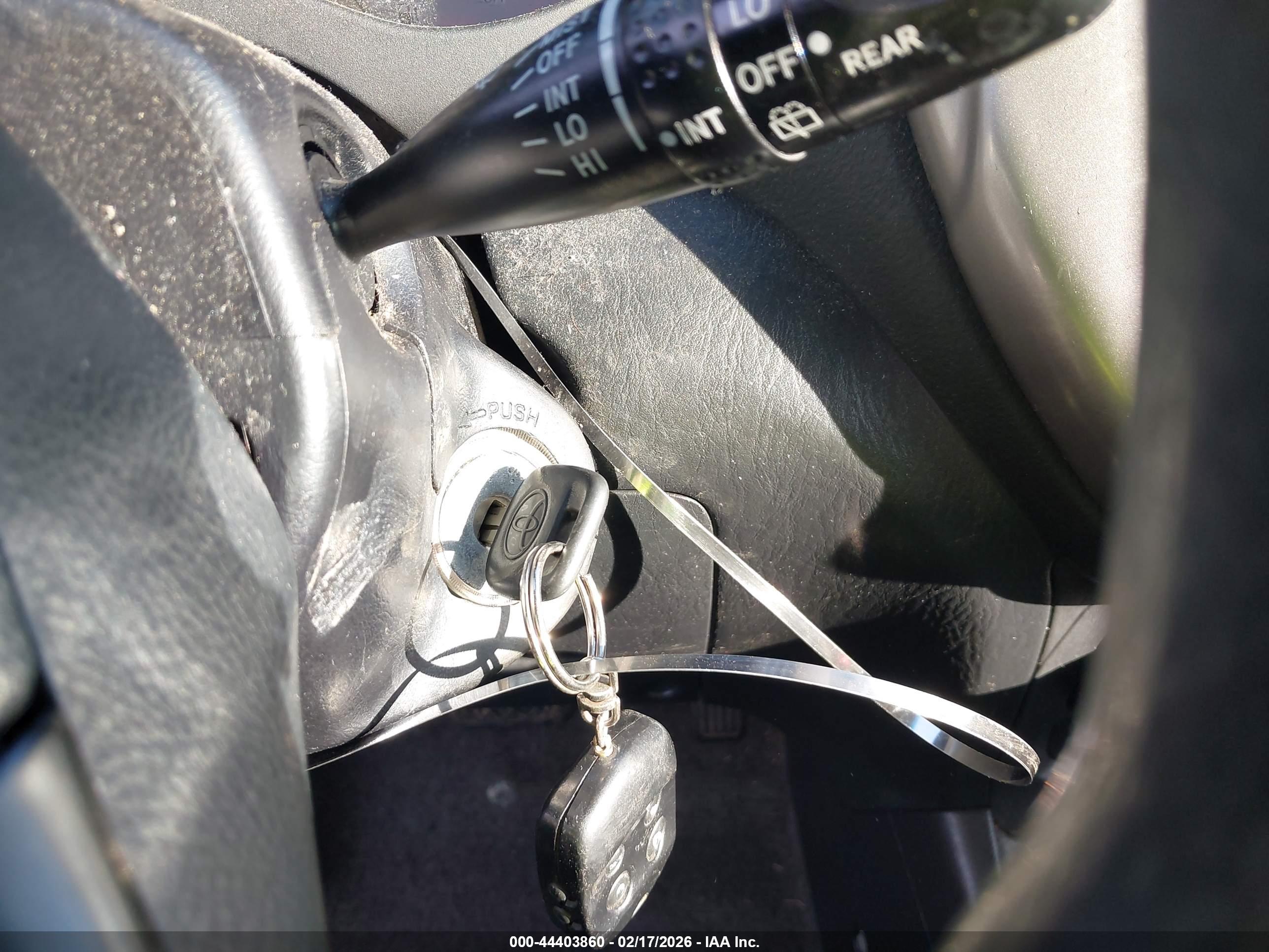 TOYOTA RAV4 image 11