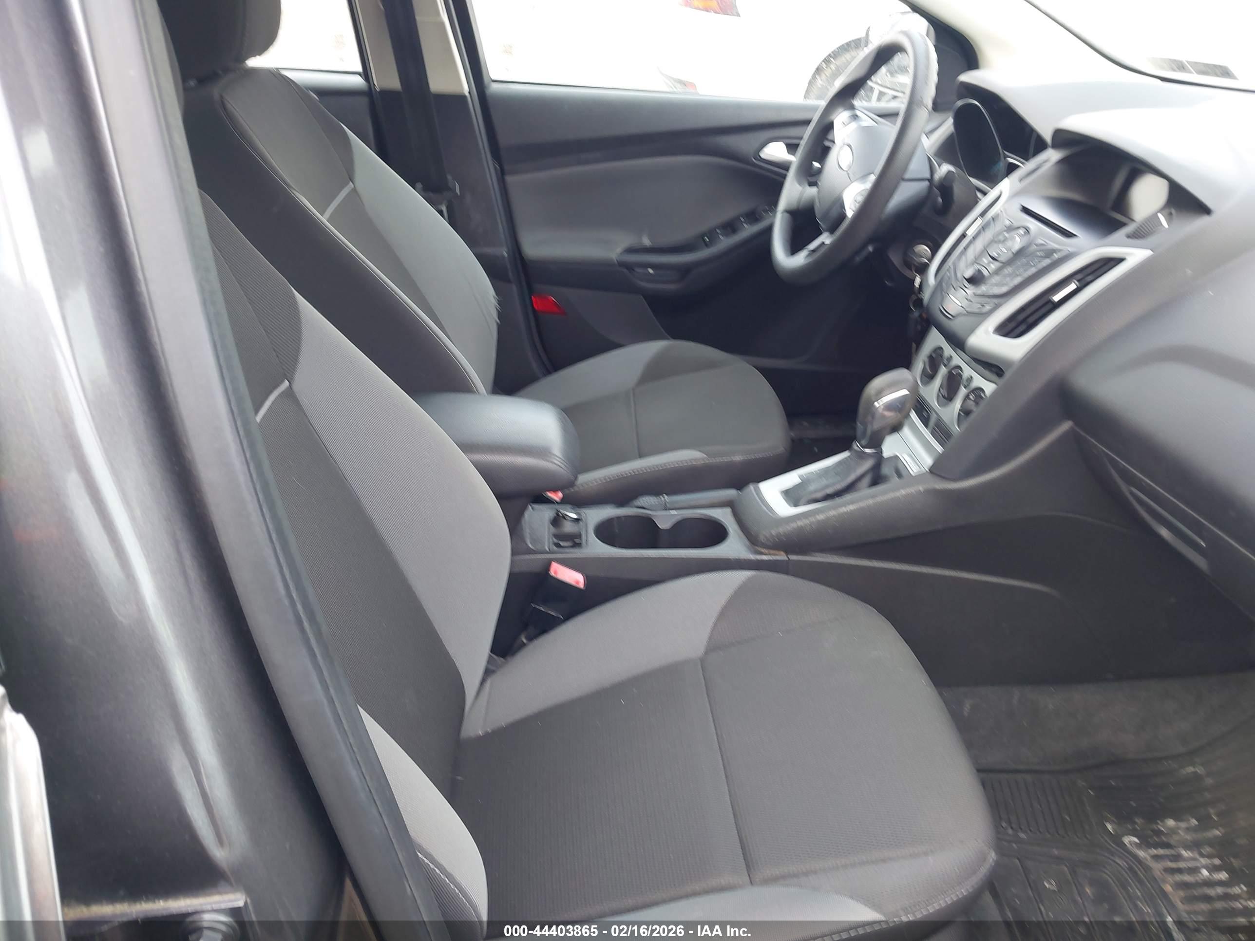 FORD FOCUS image 5