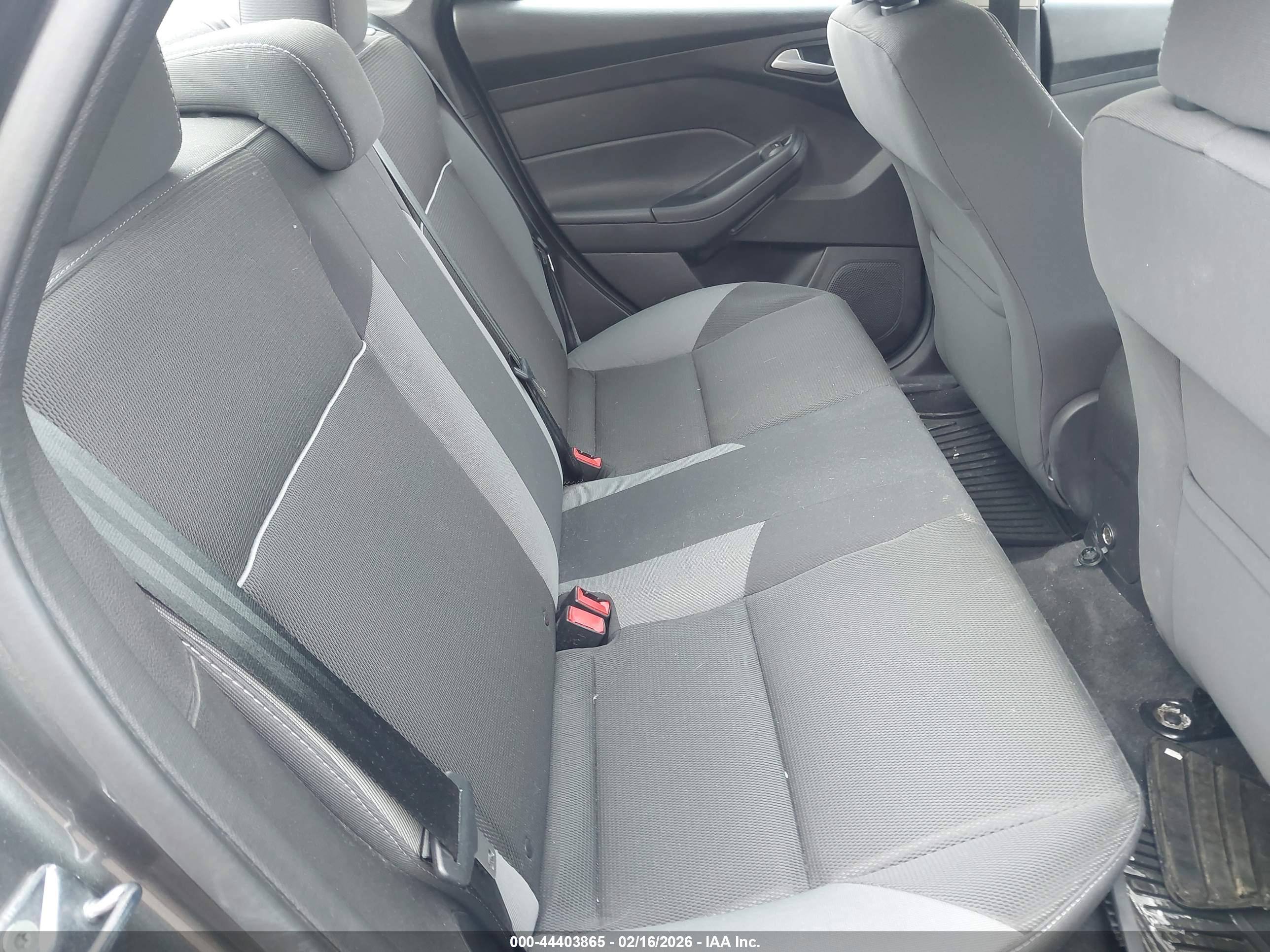 FORD FOCUS image 8