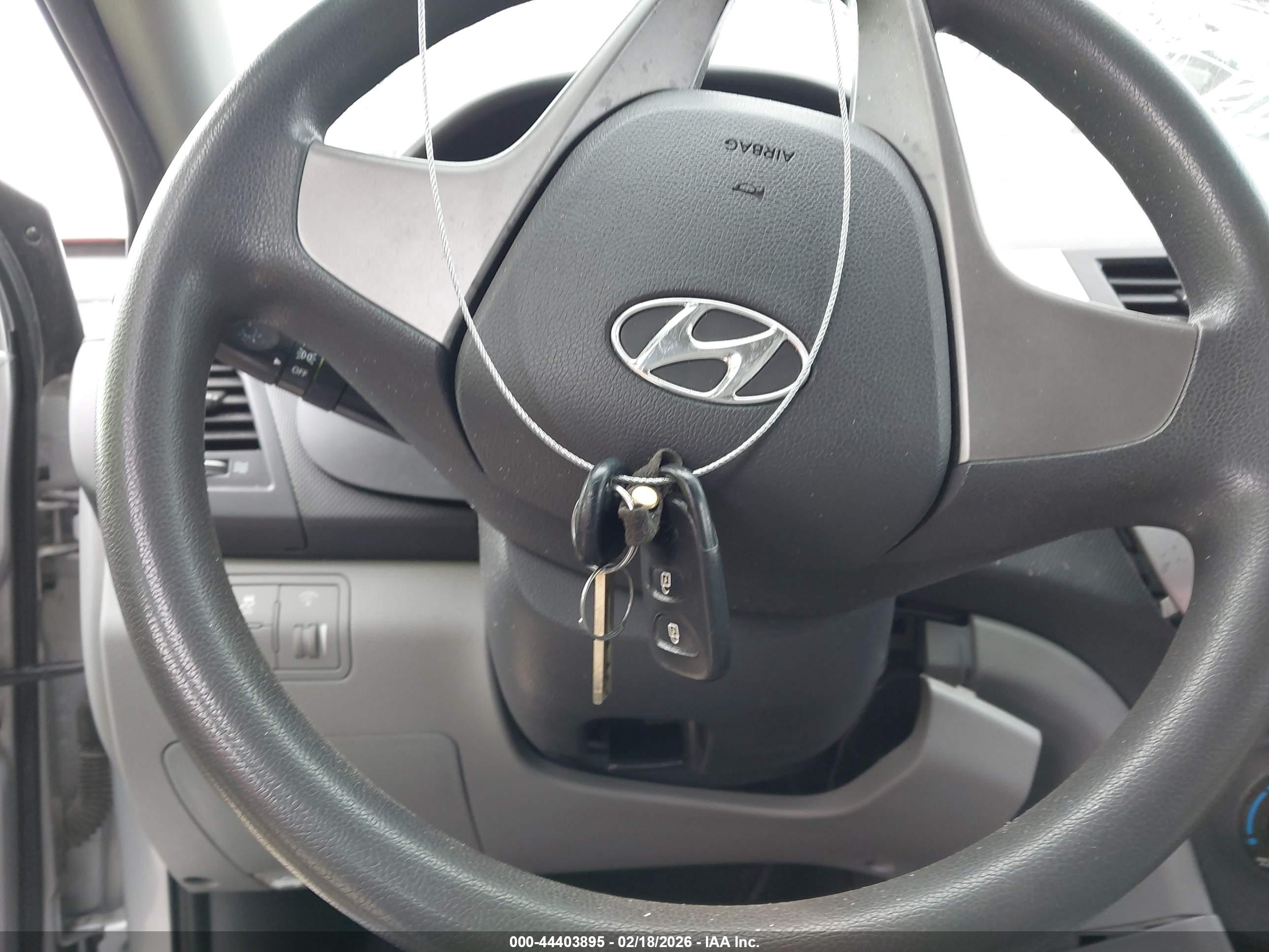 HYUNDAI ACCENT image 11