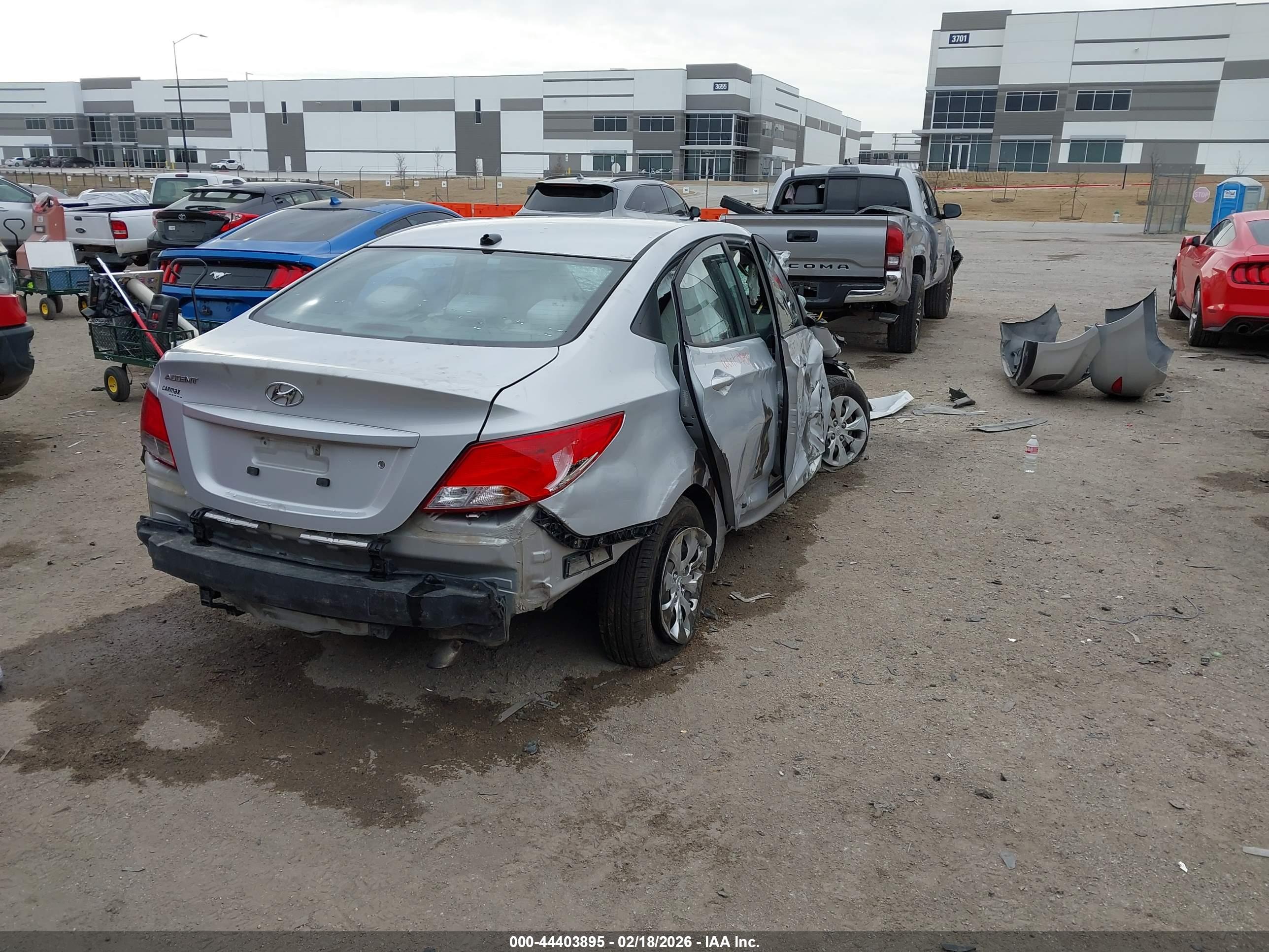 HYUNDAI ACCENT image 4