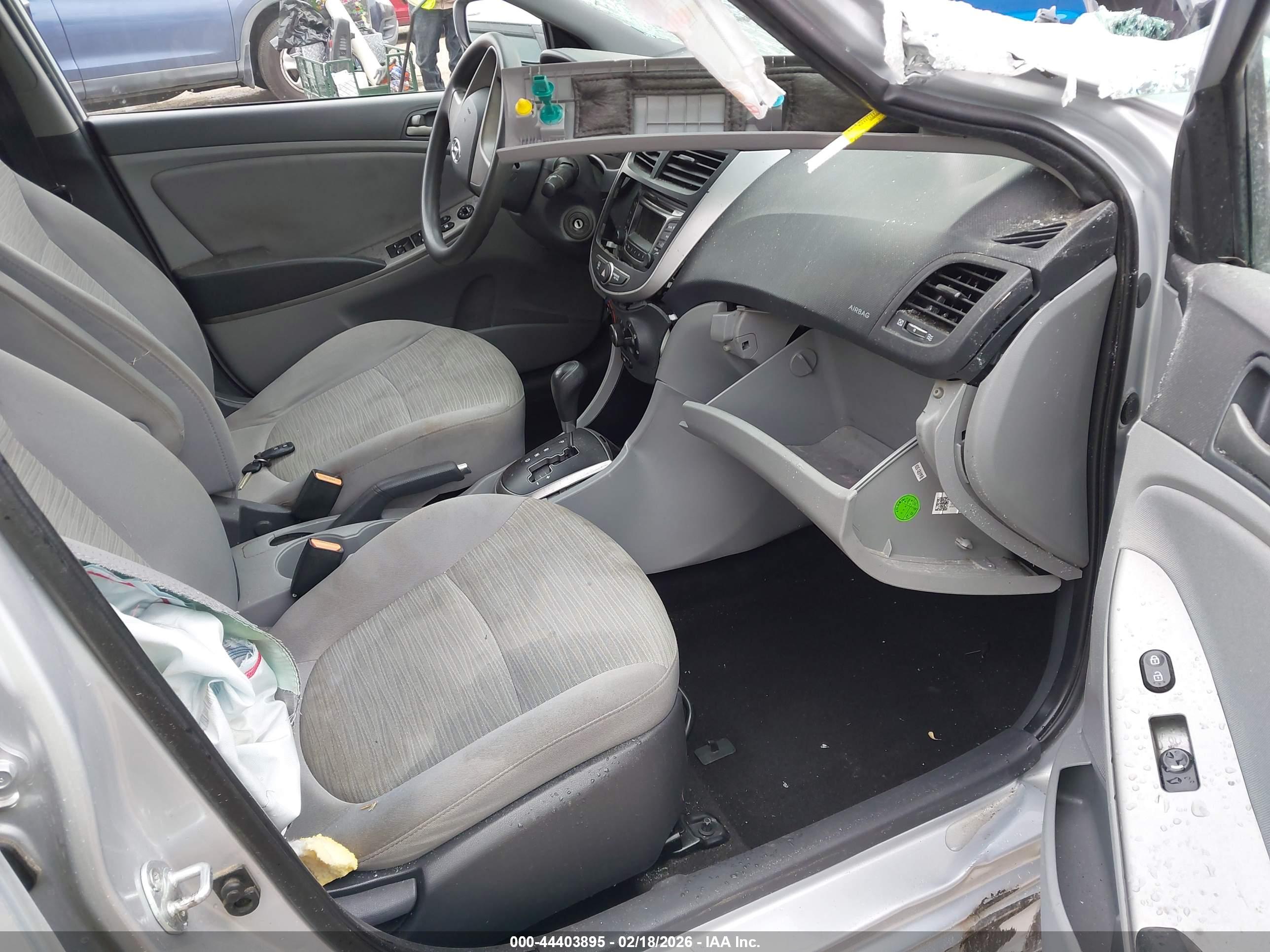 HYUNDAI ACCENT image 5