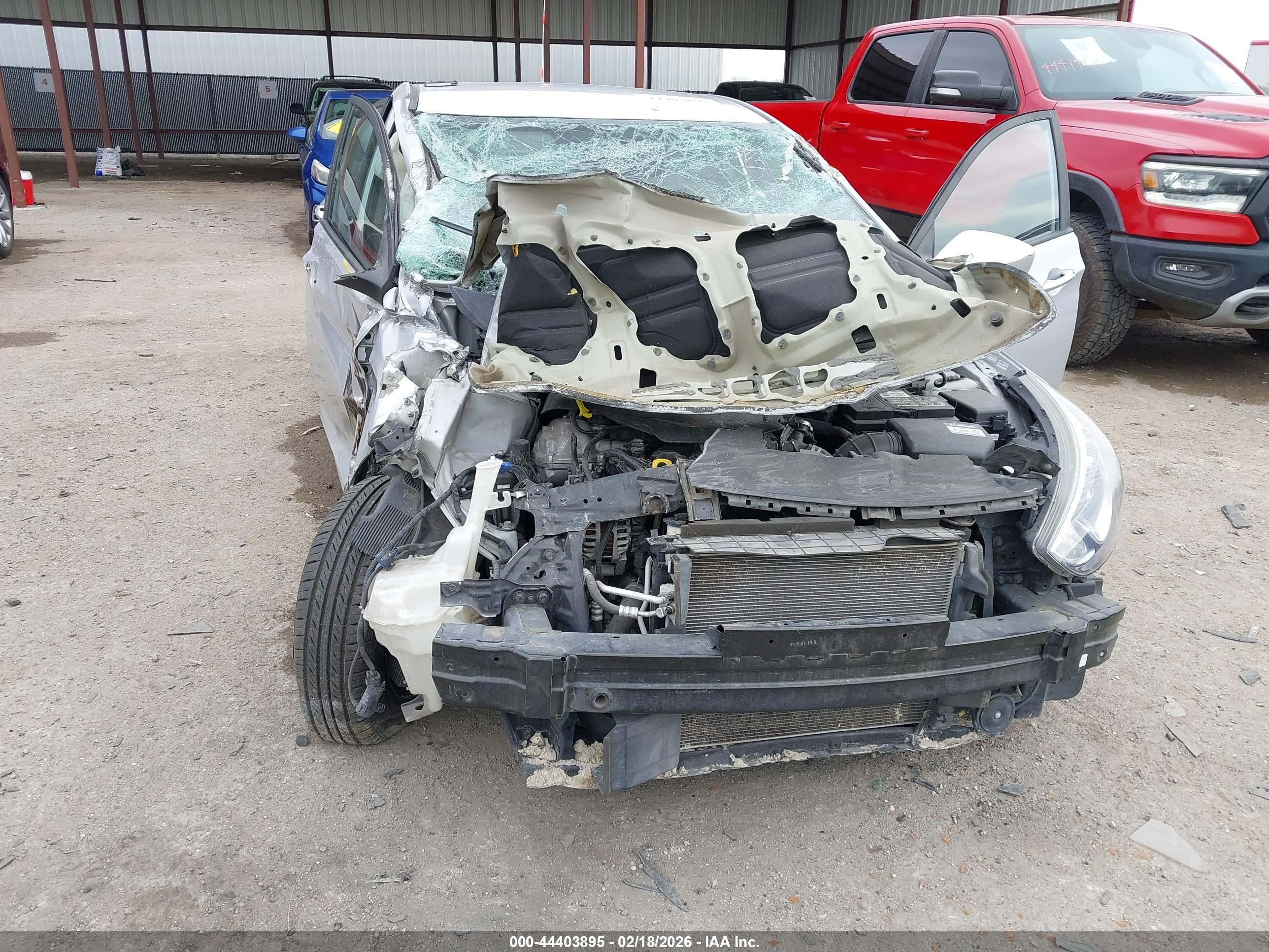 HYUNDAI ACCENT image 6
