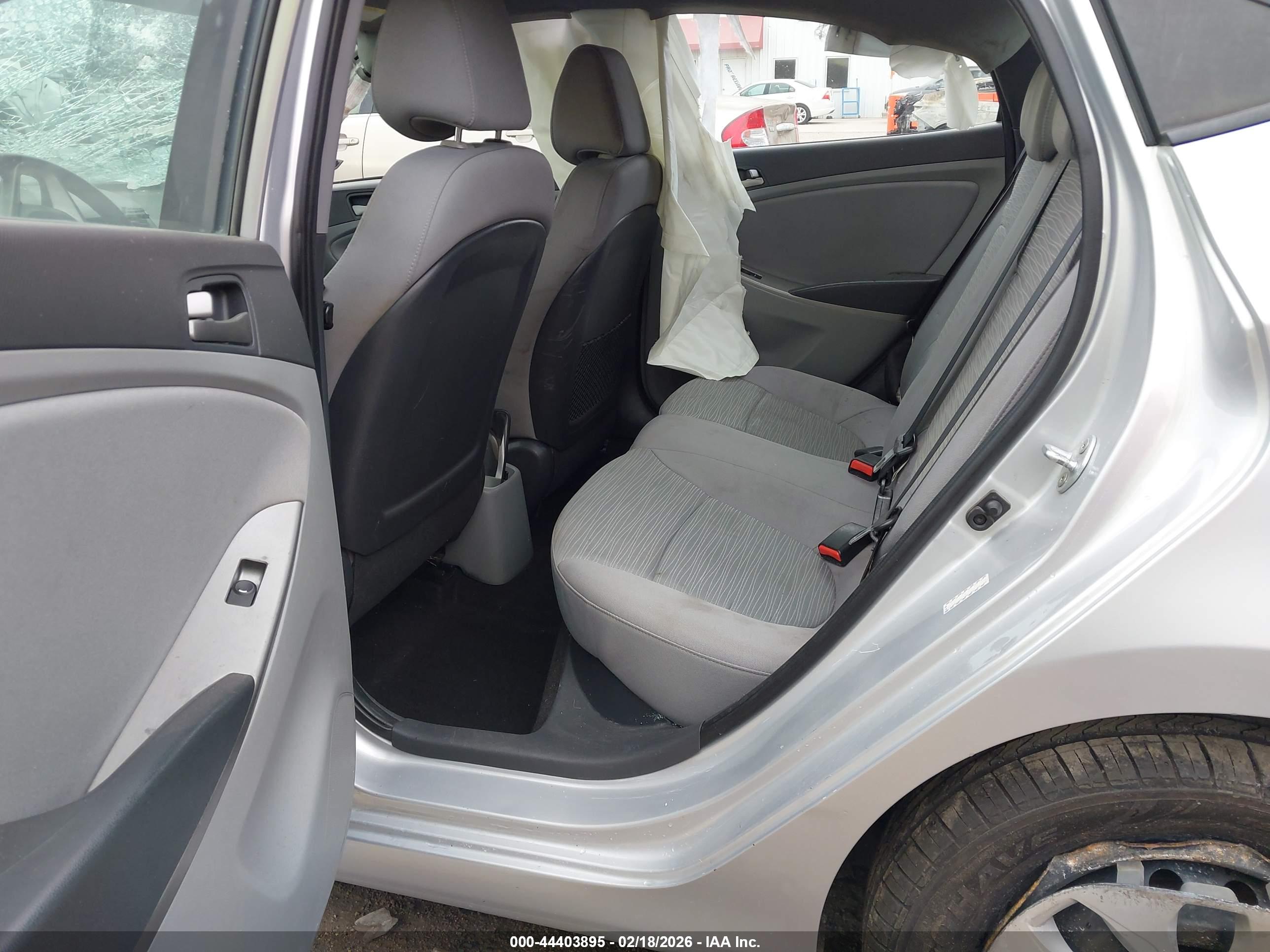 HYUNDAI ACCENT image 8