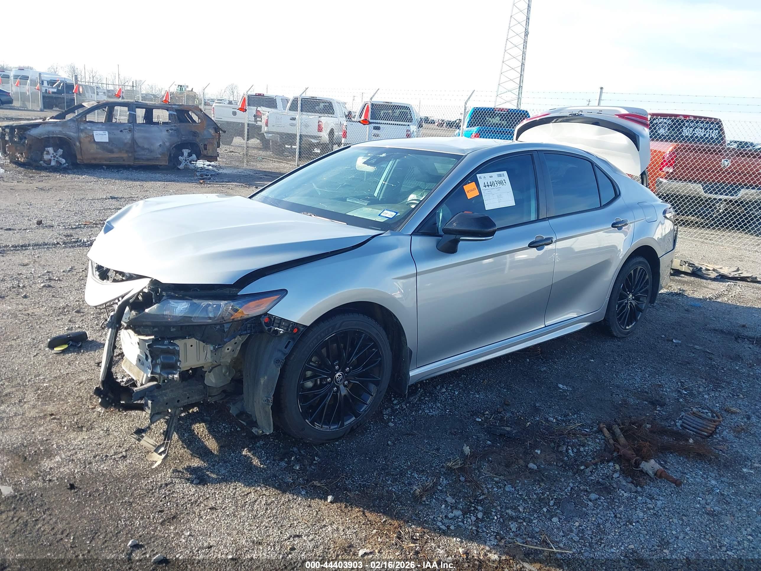 TOYOTA CAMRY image 2