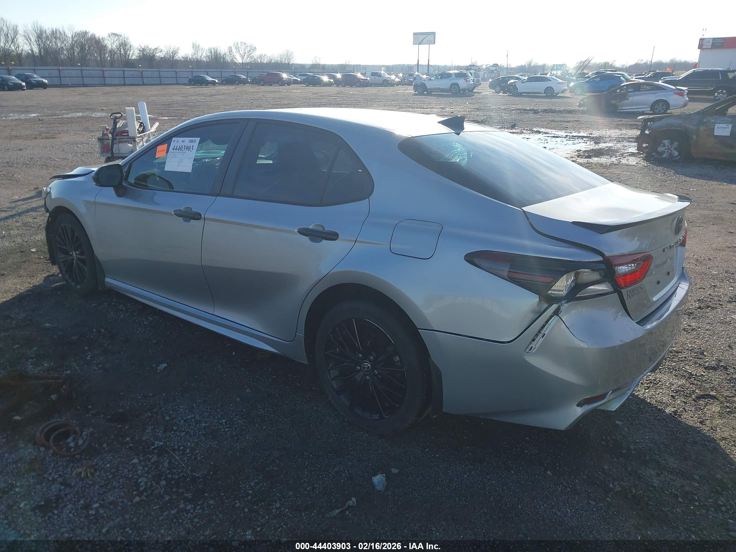 TOYOTA CAMRY image 3