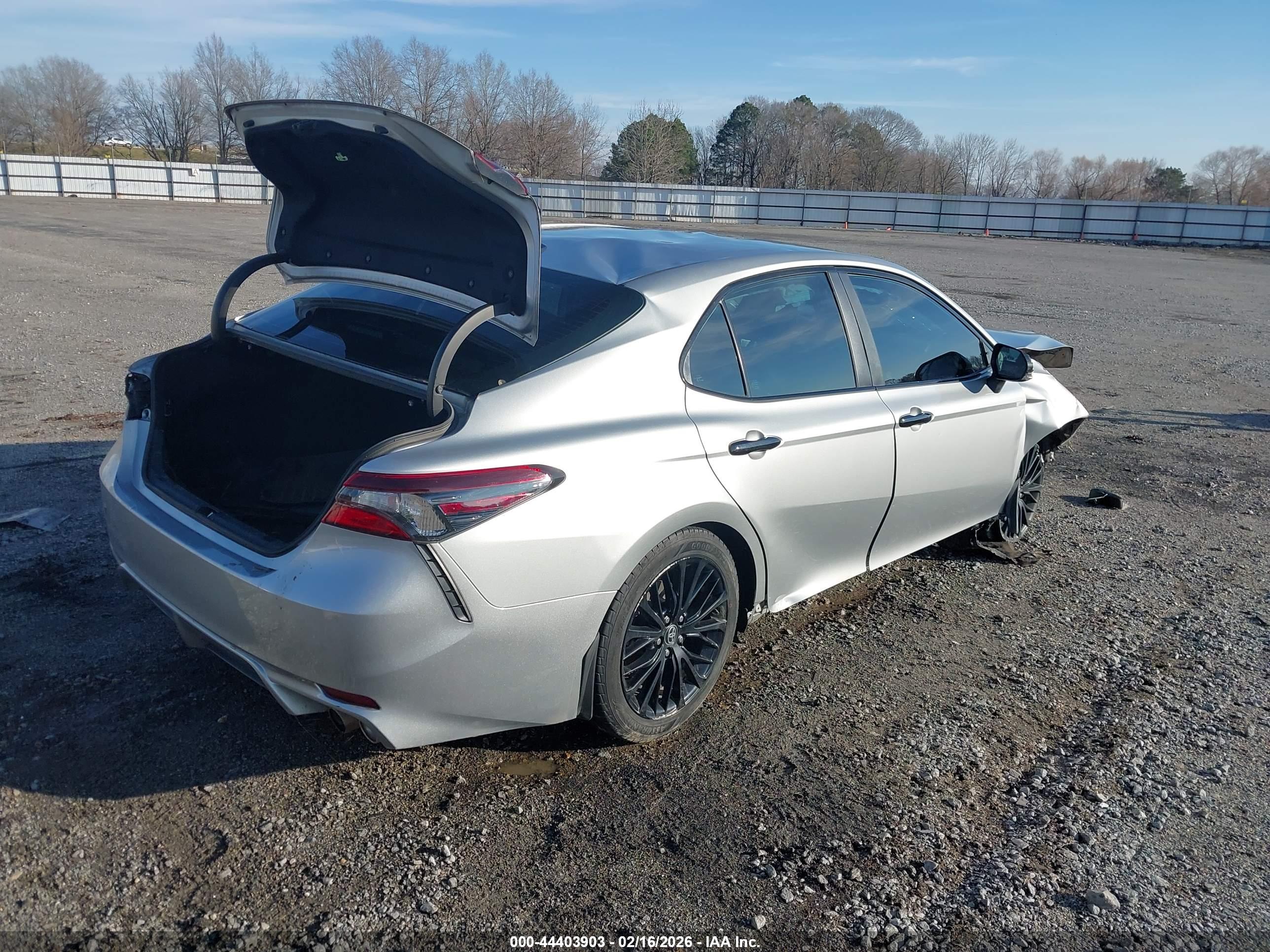 TOYOTA CAMRY image 4