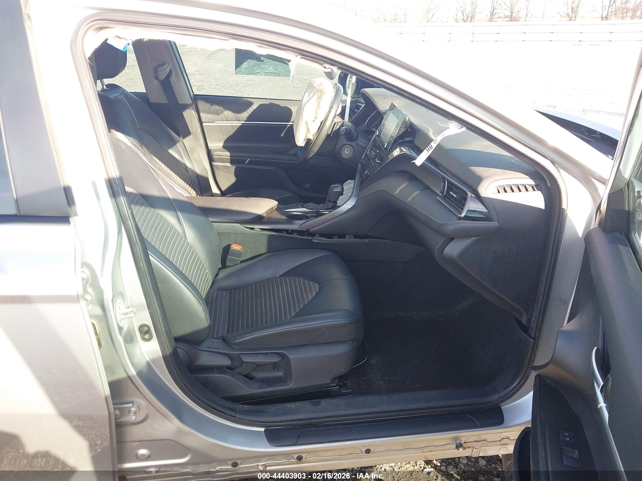 TOYOTA CAMRY image 5