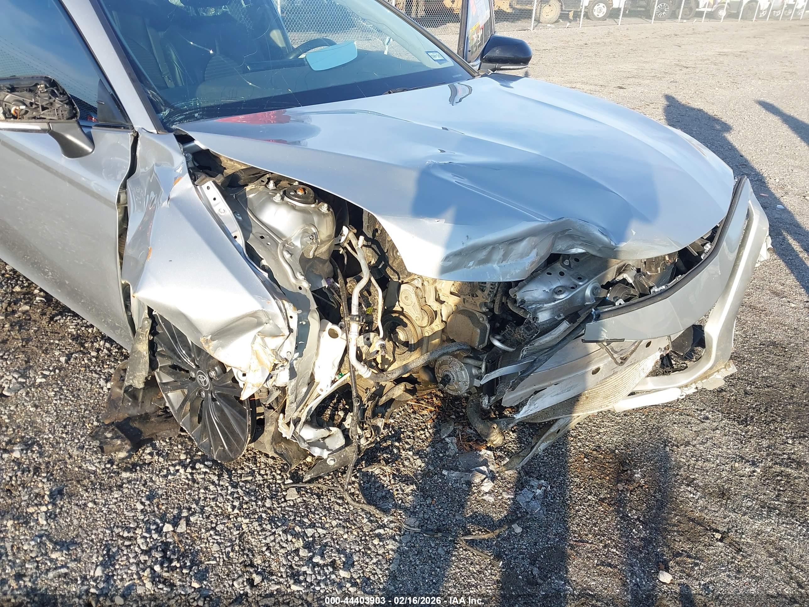 TOYOTA CAMRY image 6