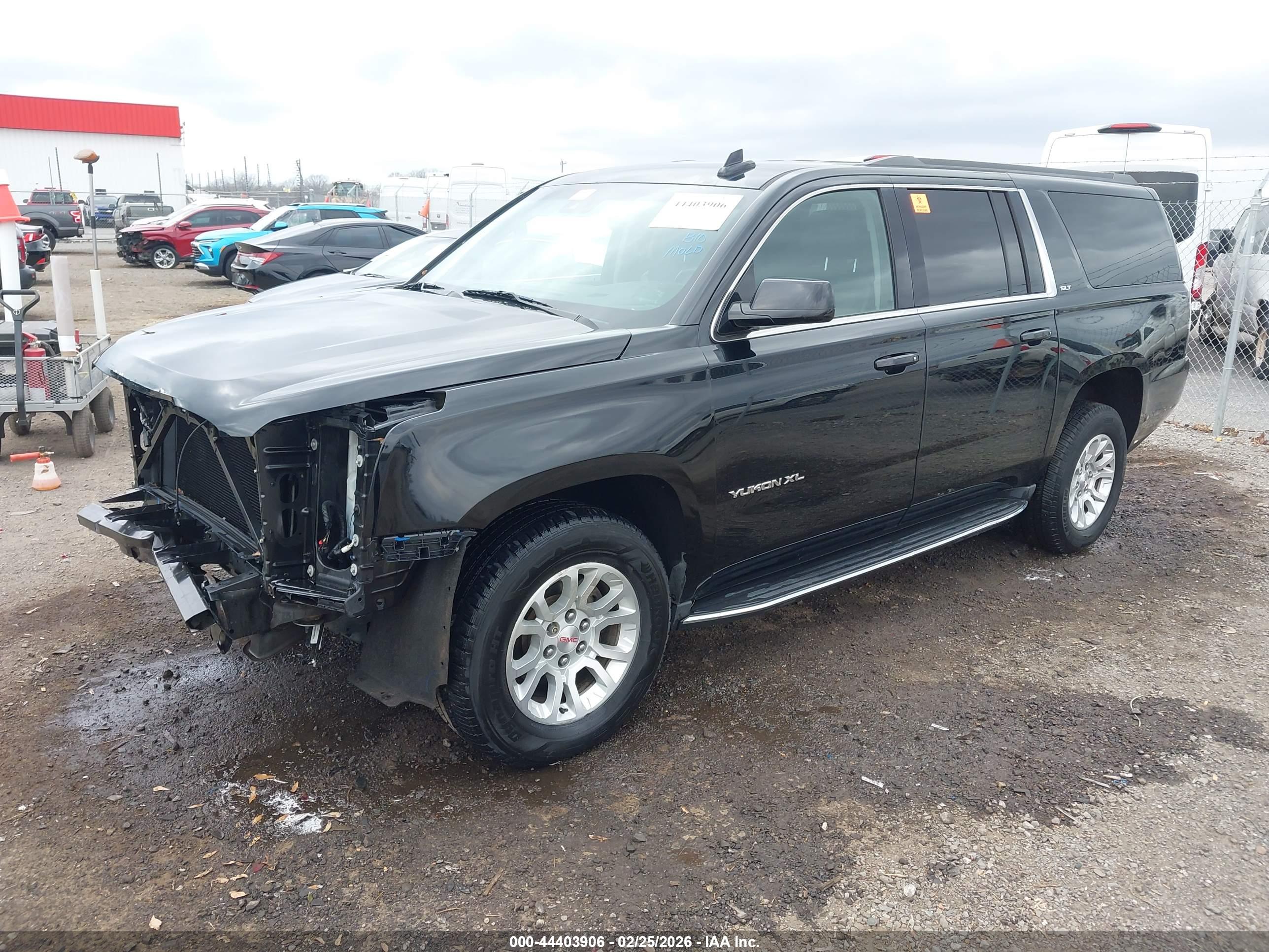 GMC YUKON image 2
