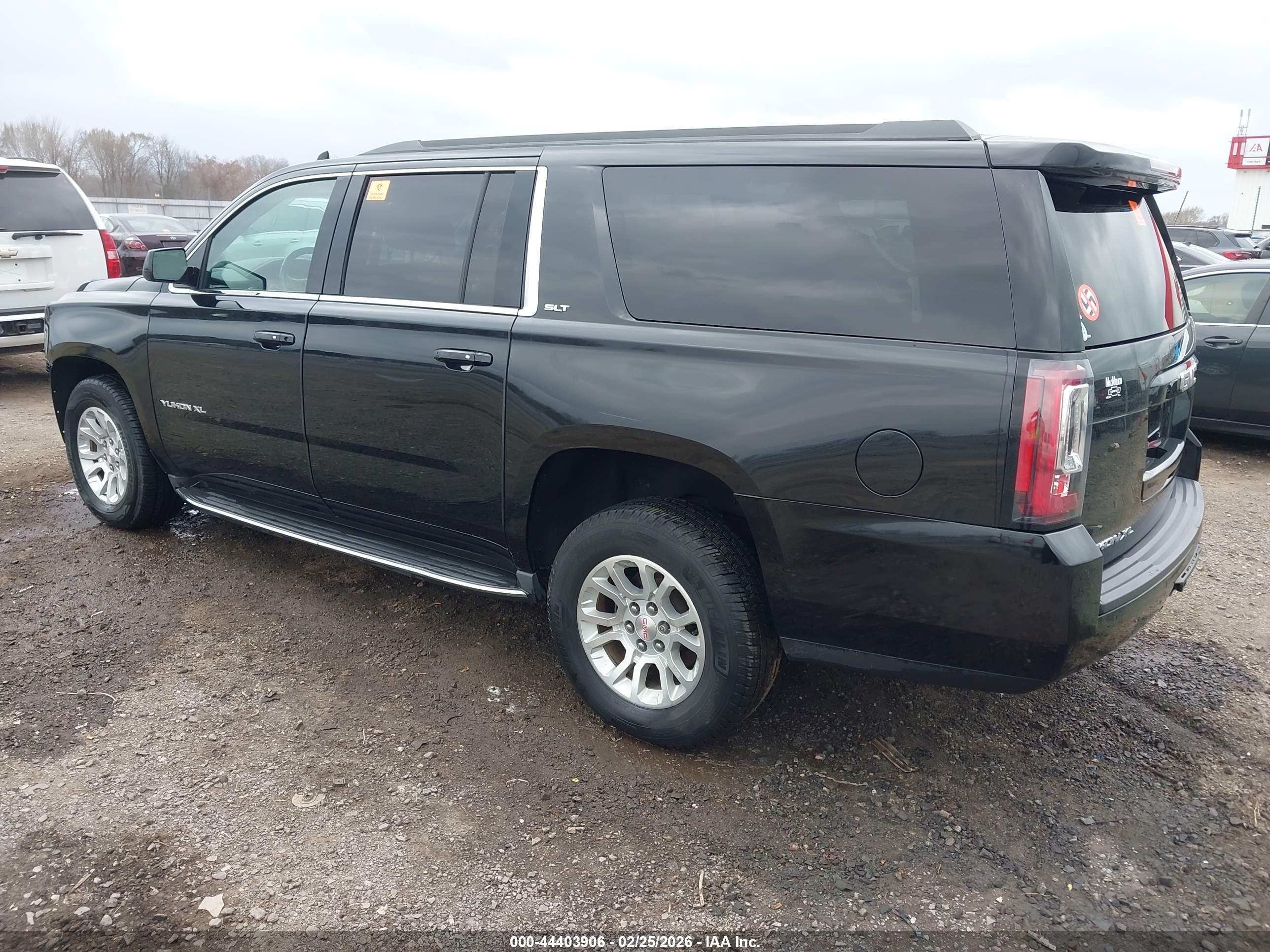 GMC YUKON image 3