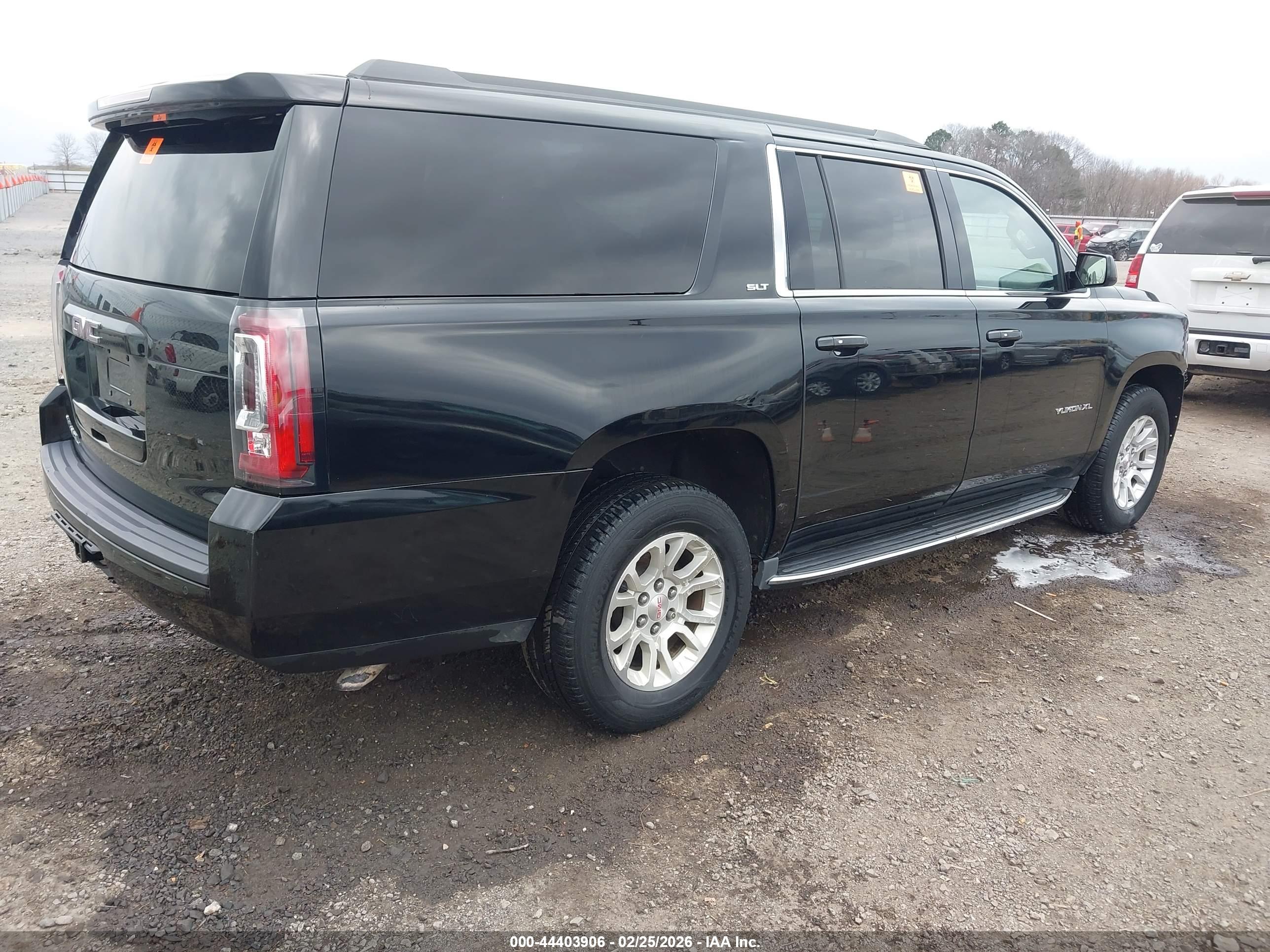 GMC YUKON image 4